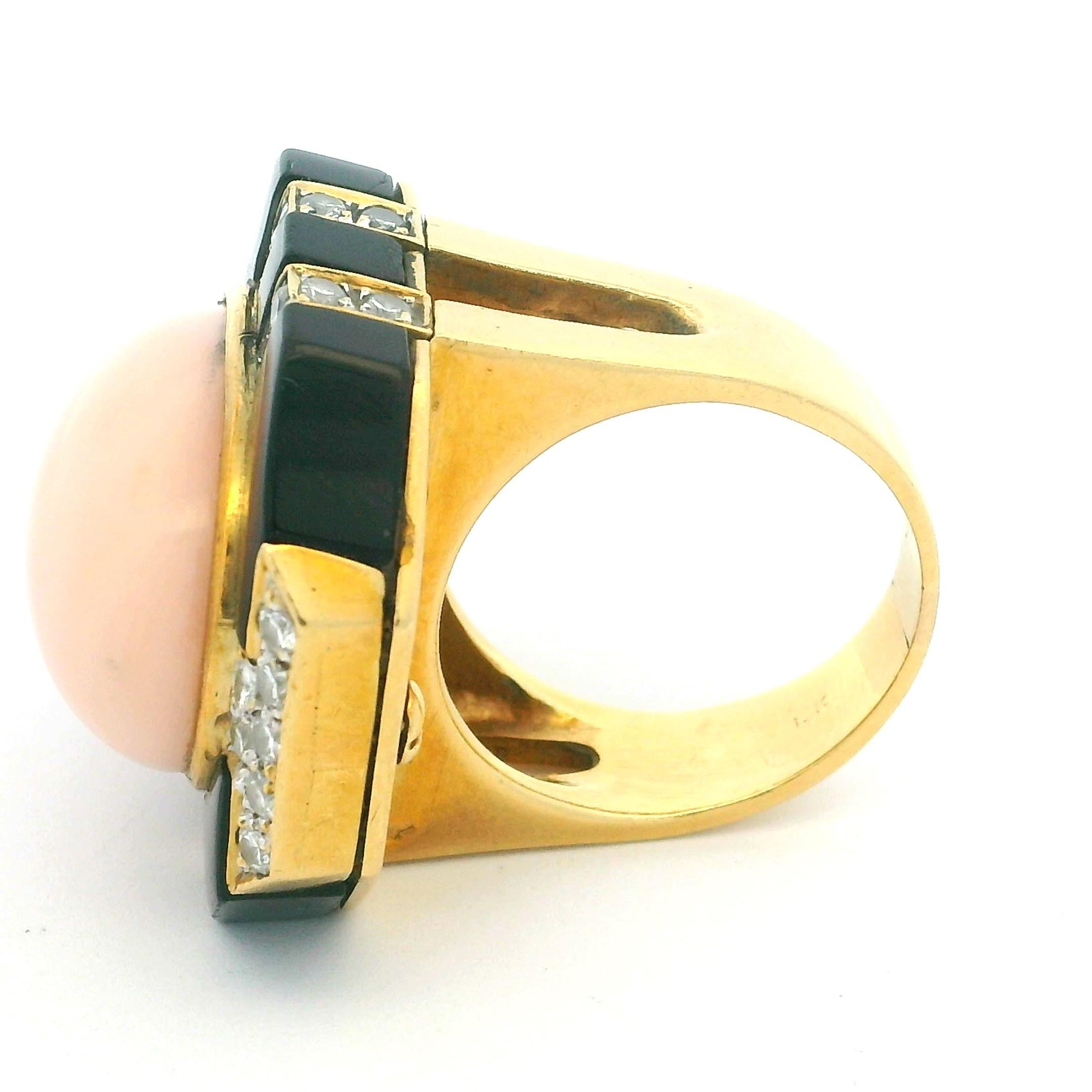 Italienischer 1980 Vintage 18K Gold Korallen Onyx und Diamant Statement Ring im Angebot 4