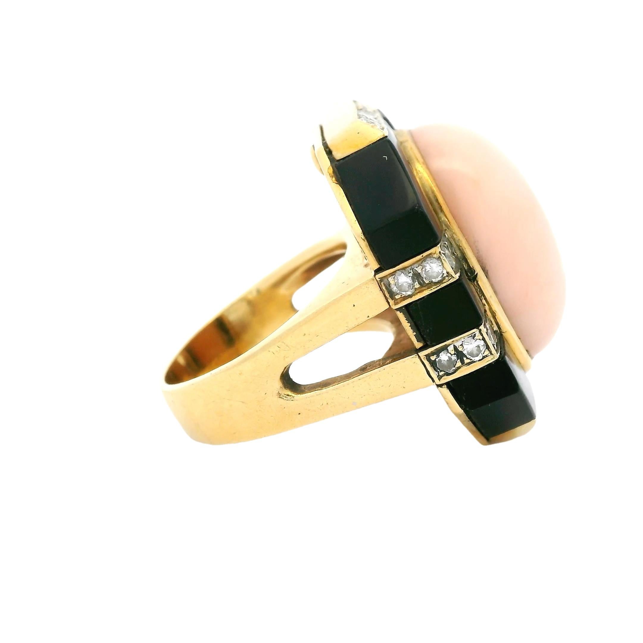 Italienischer 1980 Vintage 18K Gold Korallen Onyx und Diamant Statement Ring im Zustand „Hervorragend“ im Angebot in Miami, FL