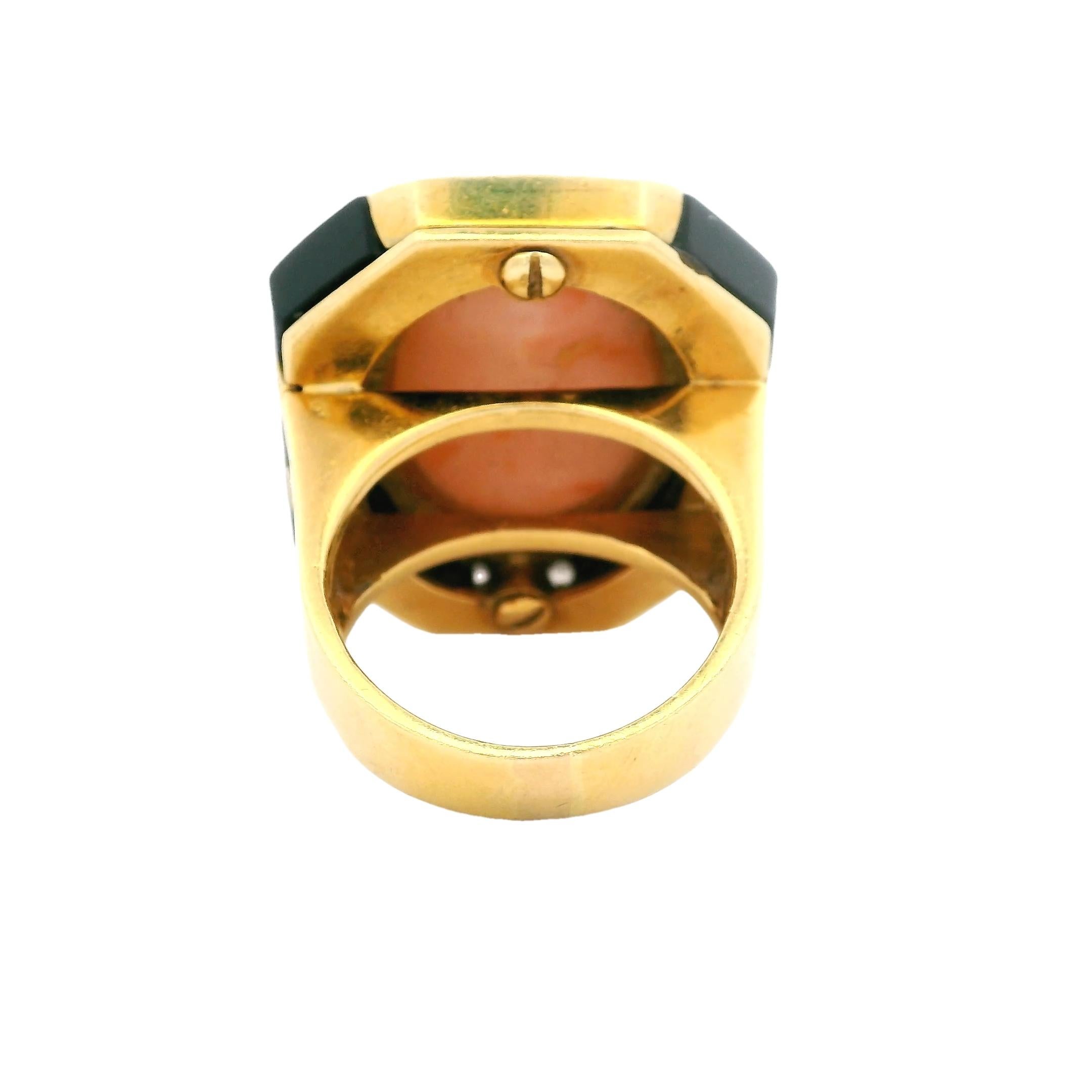 Italienischer 1980 Vintage 18K Gold Korallen Onyx und Diamant Statement Ring im Angebot 2