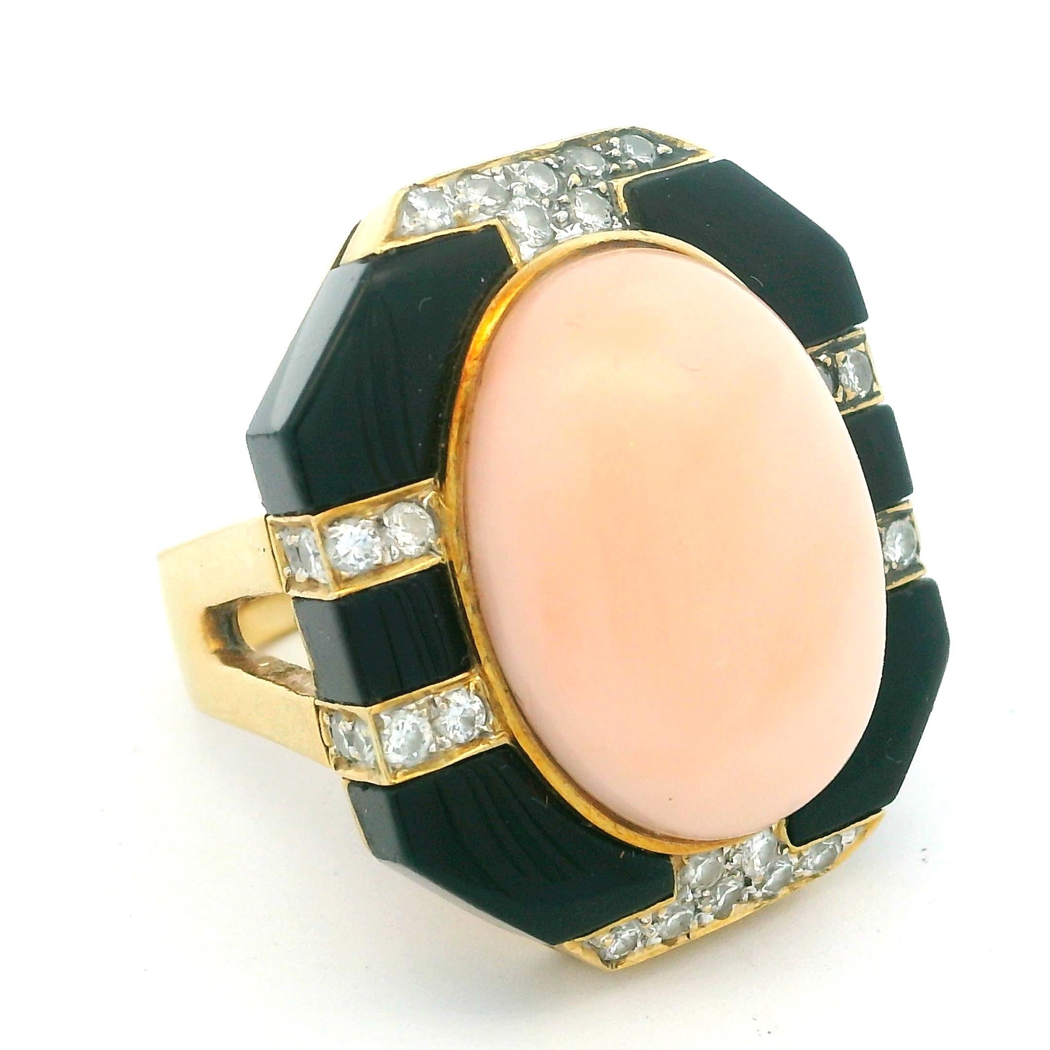 Italienischer 1980 Vintage 18K Gold Korallen Onyx und Diamant Statement Ring im Zustand „Hervorragend“ im Angebot in Miami, FL