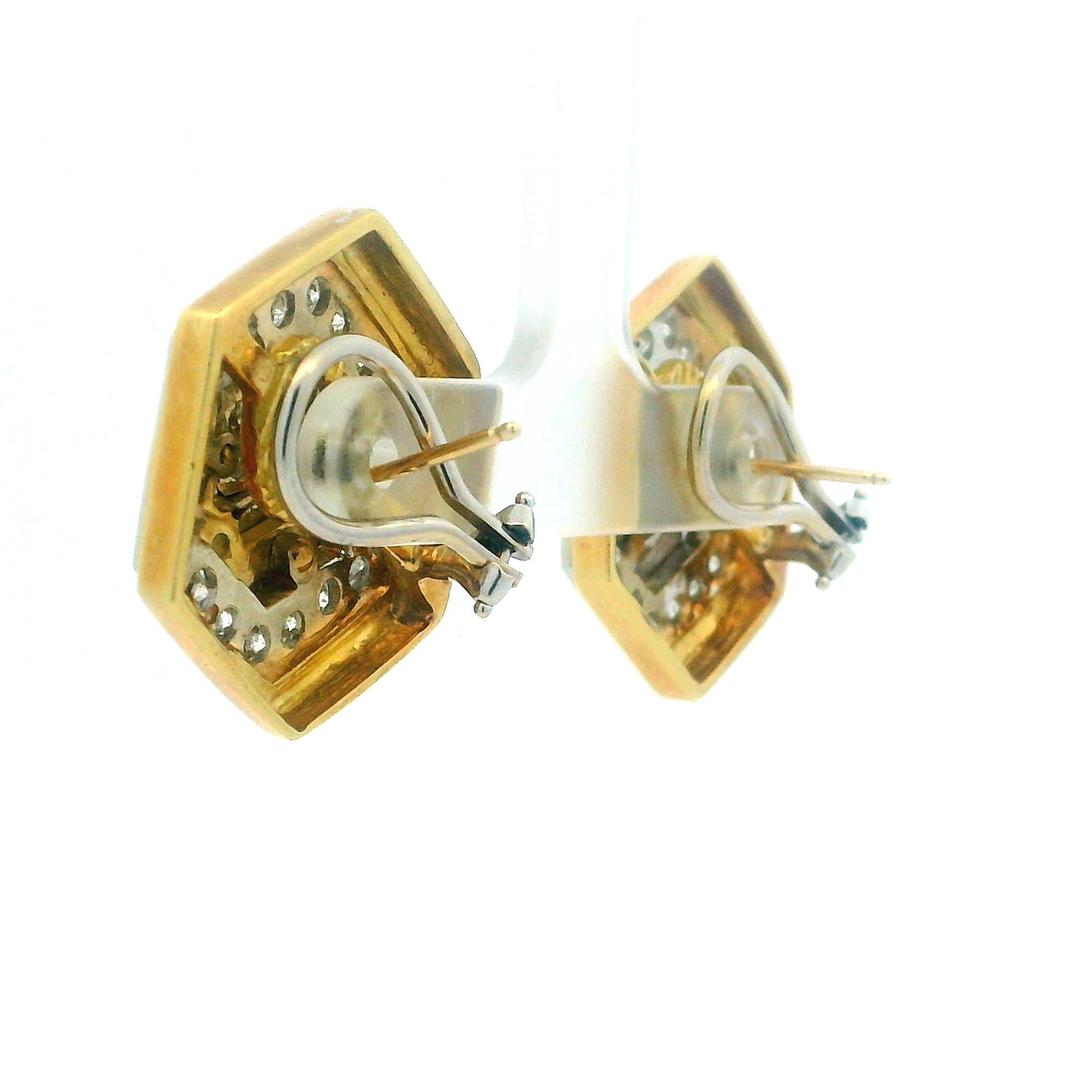 Boucles d'oreilles italiennes des années 1980 en or 18 carats, de style Art déco, avec diamants hexagonaux en vente 4