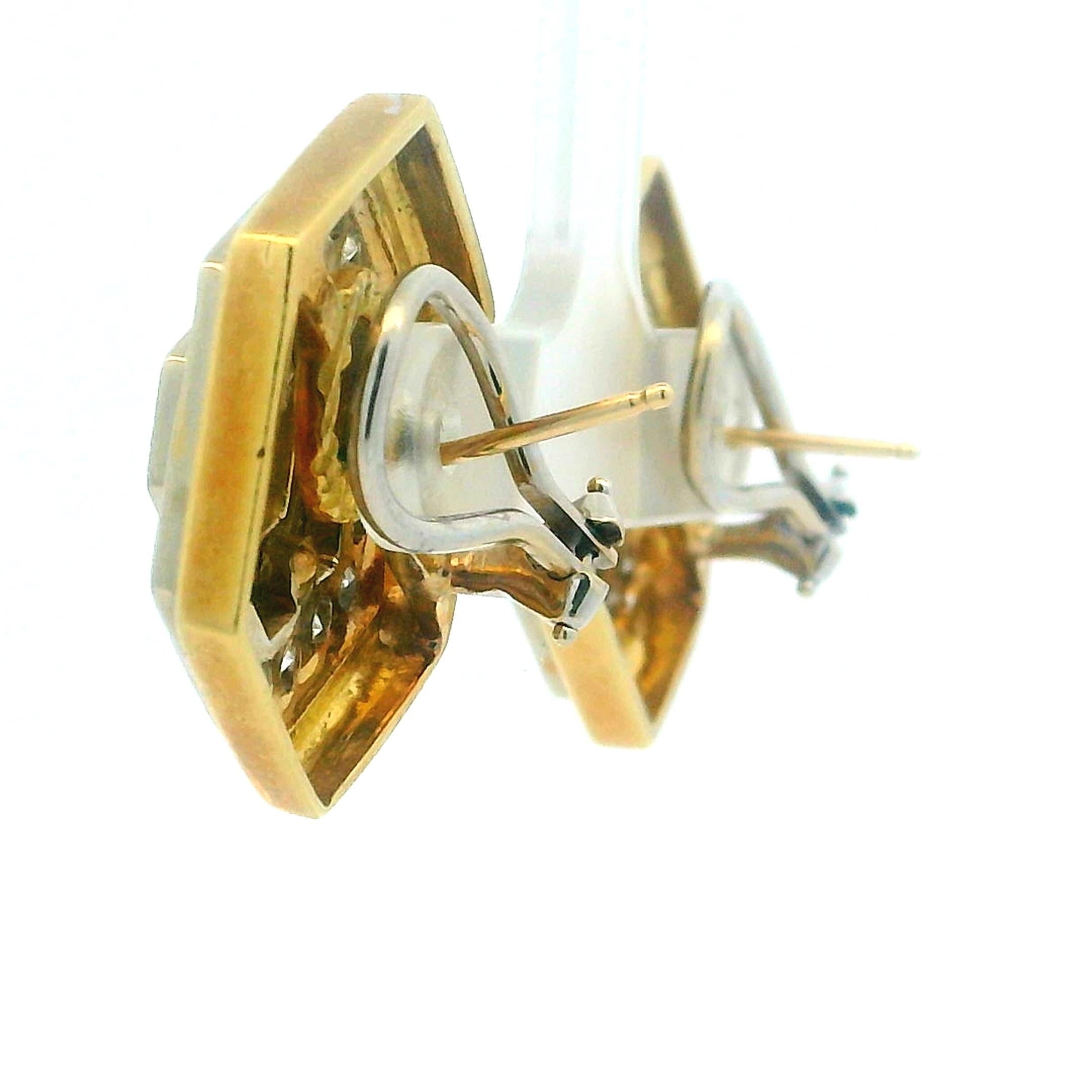 Boucles d'oreilles italiennes des années 1980 en or 18 carats, de style Art déco, avec diamants hexagonaux en vente 5