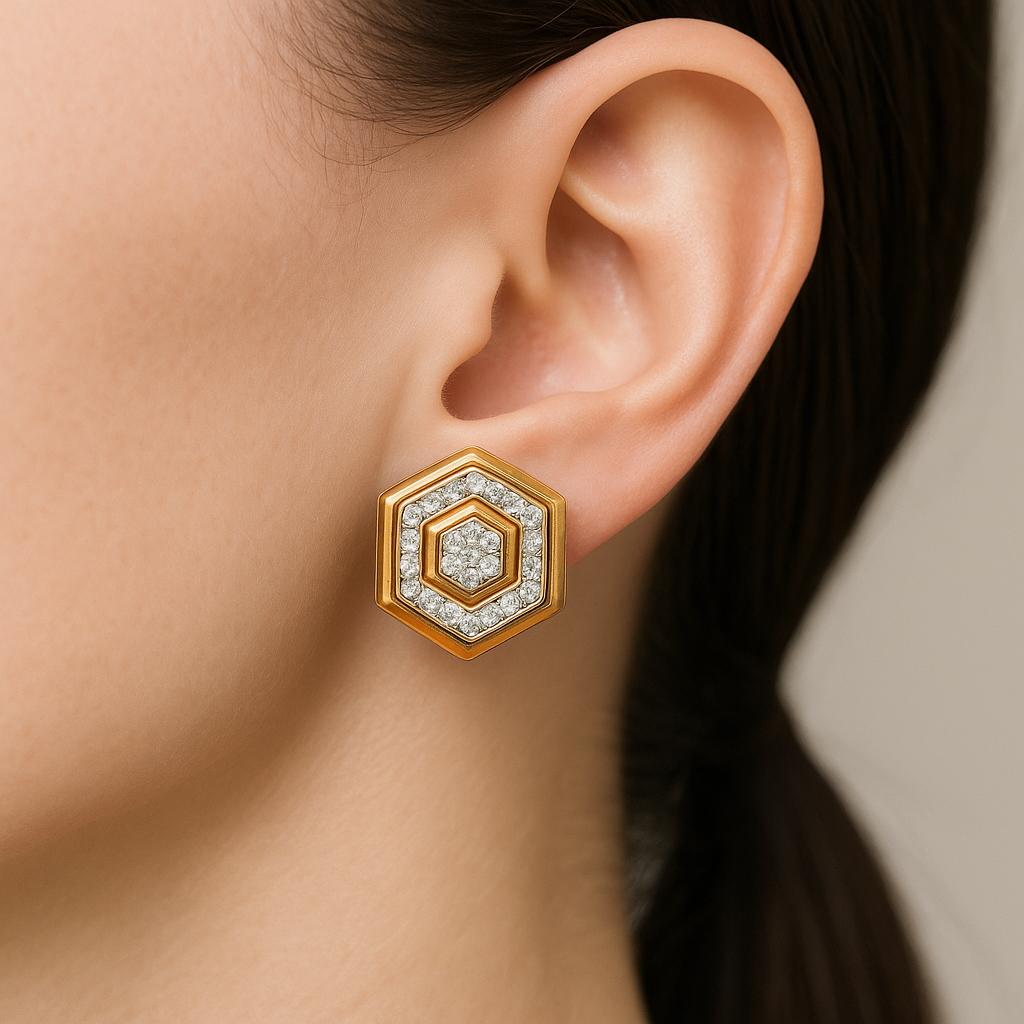Boucles d'oreilles italiennes des années 1980 en or 18 carats, de style Art déco, avec diamants hexagonaux en vente 8