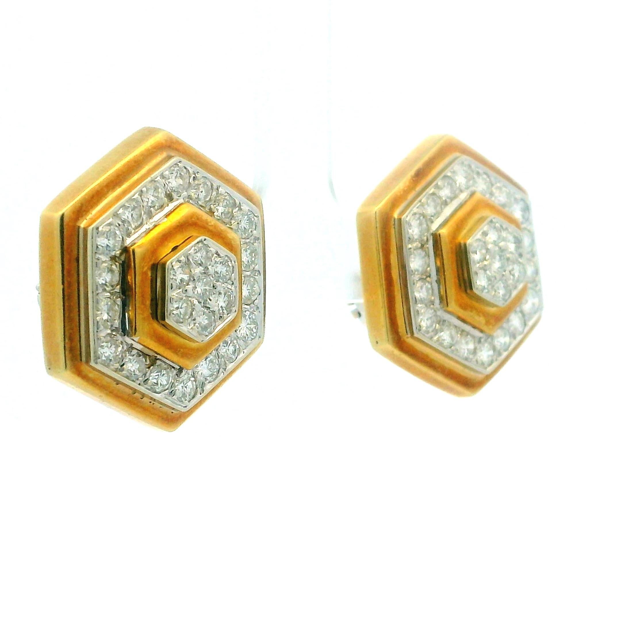 Revival Boucles d'oreilles italiennes des années 1980 en or 18 carats, de style Art déco, avec diamants hexagonaux en vente
