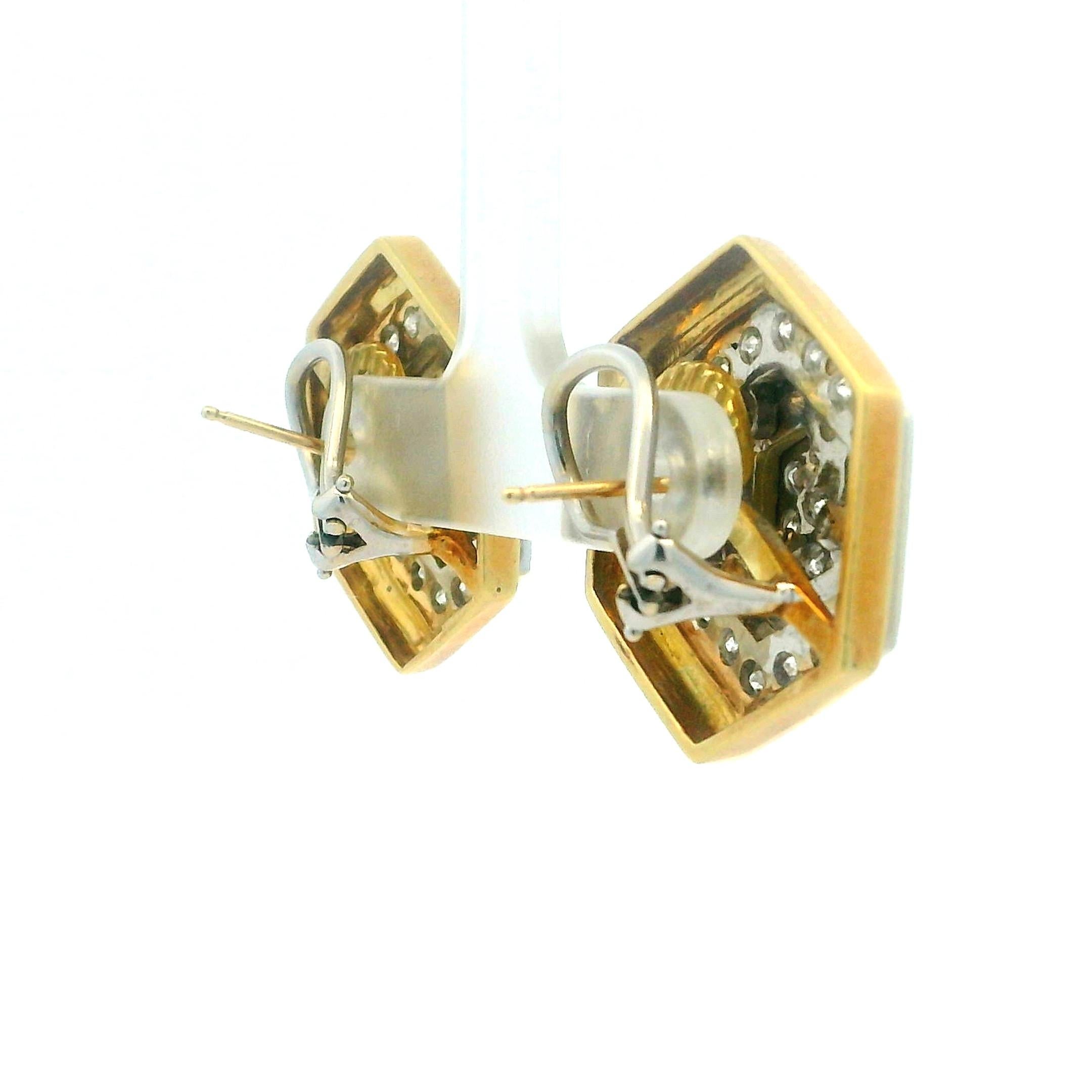 Boucles d'oreilles italiennes des années 1980 en or 18 carats, de style Art déco, avec diamants hexagonaux en vente 1