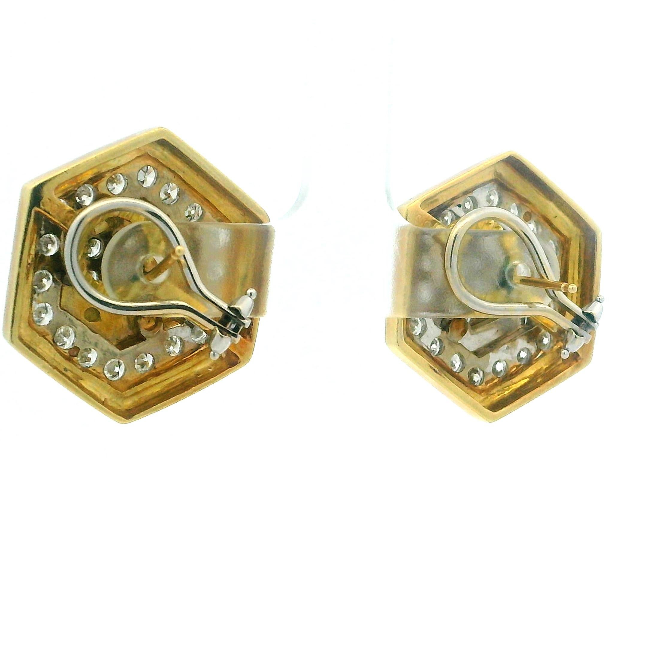 Boucles d'oreilles italiennes des années 1980 en or 18 carats, de style Art déco, avec diamants hexagonaux en vente 3