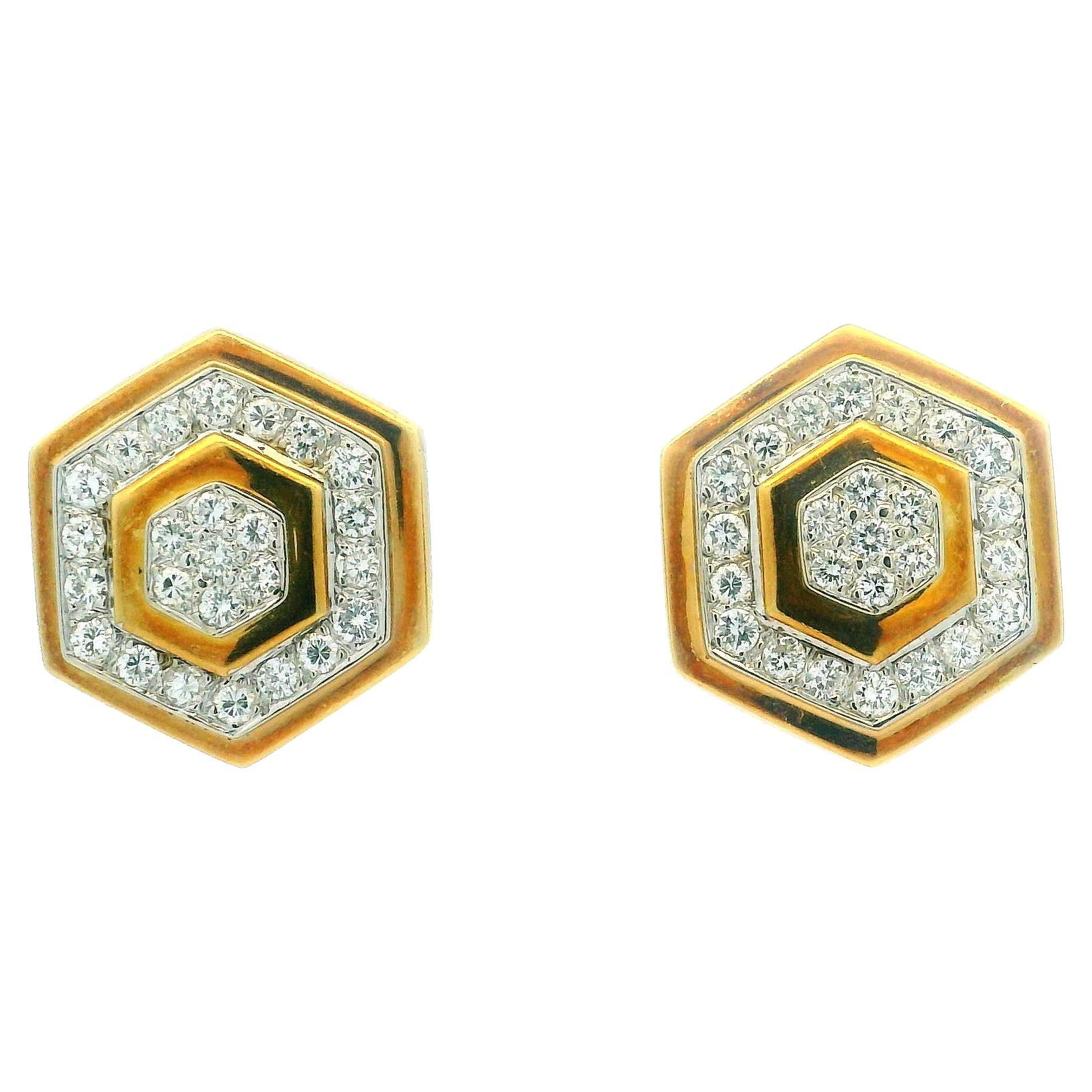 Boucles d
oreilles italiennes des années 1980 en or 18 carats, de style Art déco, avec diamants hexagonaux