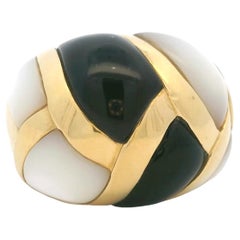 Italian 1980s Onyx & Mother-of-Pearl Puzzle Dome Ring in 18K Gold