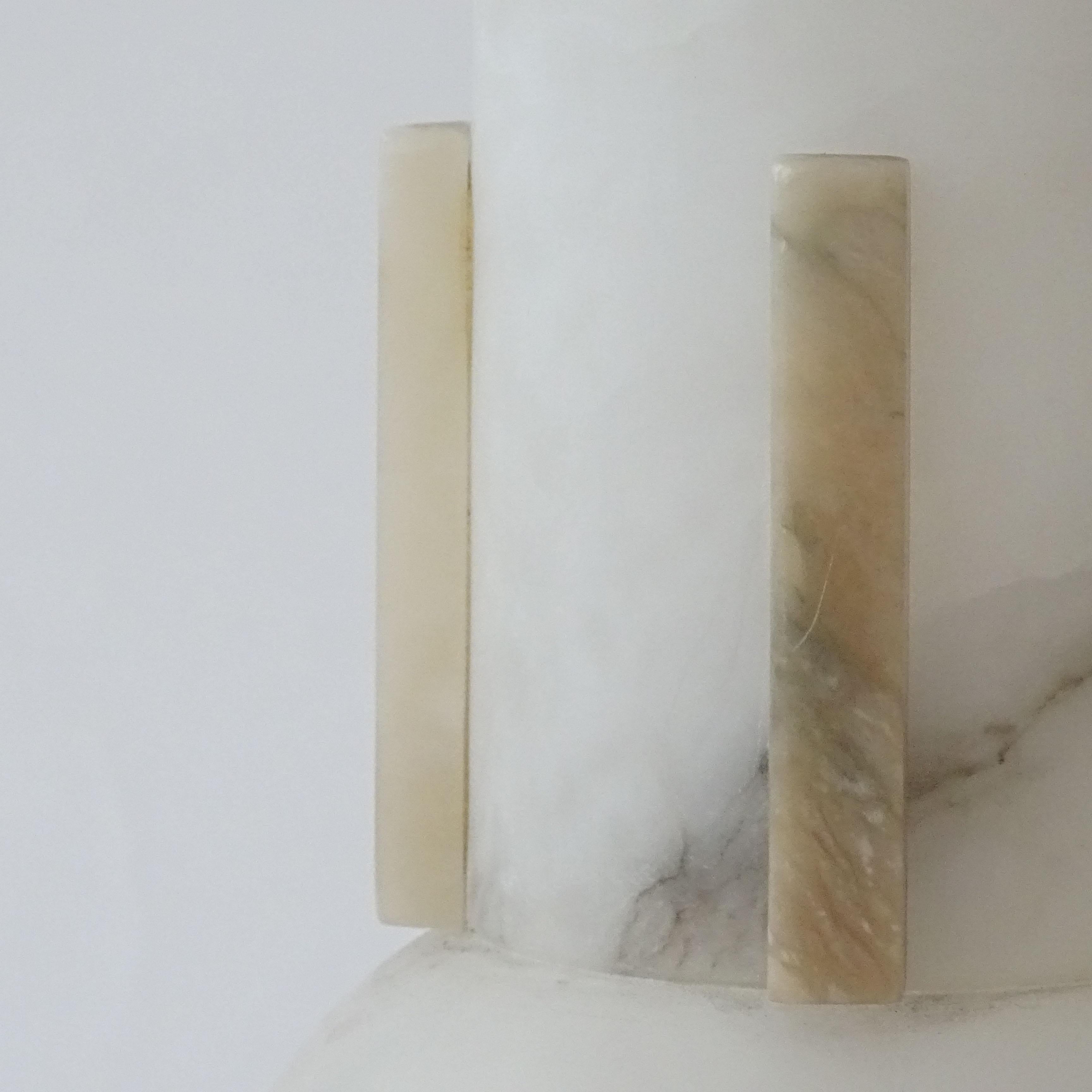 Italienische postmoderne Vase der 1980er Jahre aus Alabaster (Postmoderne) im Angebot