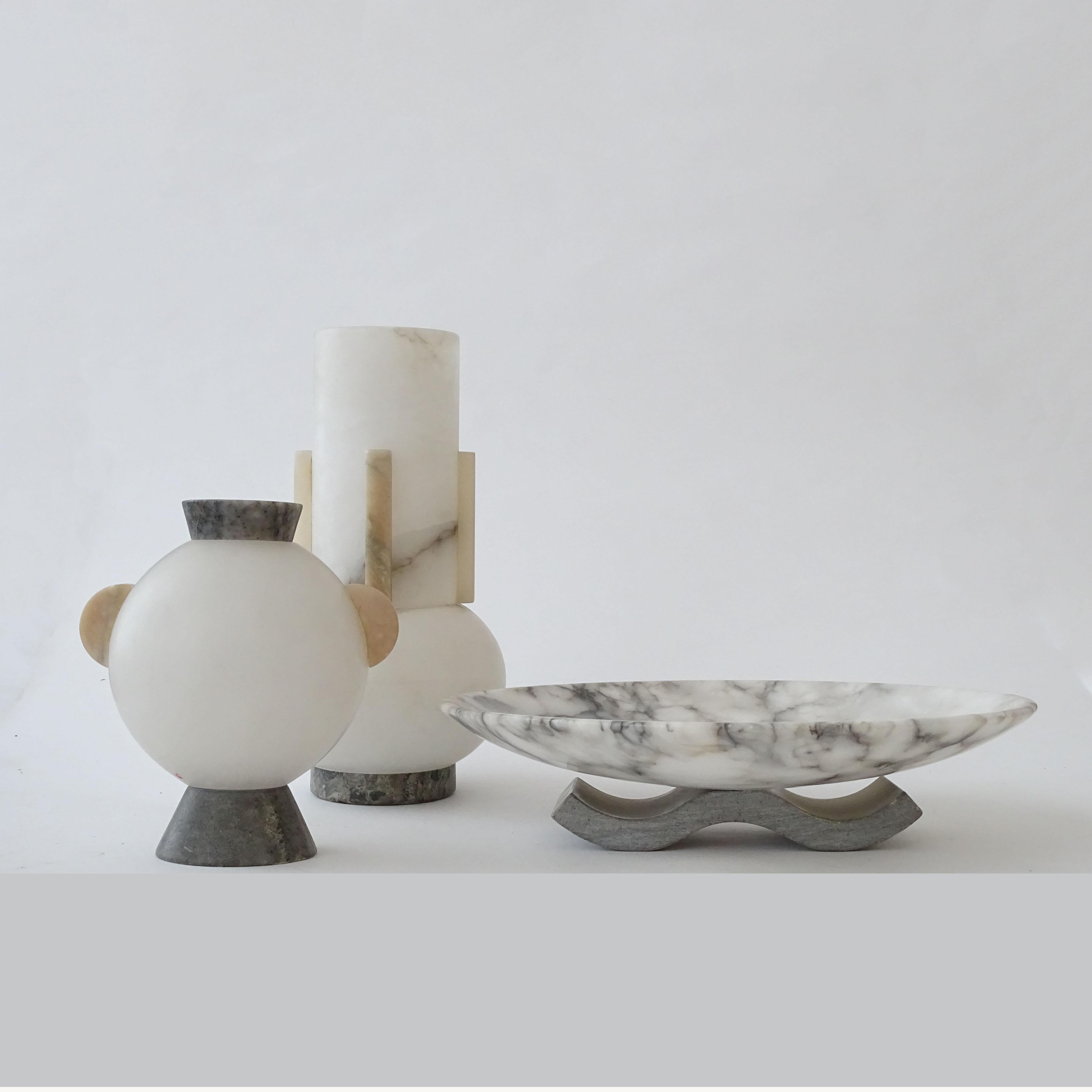 Italienische postmoderne Vase der 1980er Jahre aus Alabaster im Angebot 1