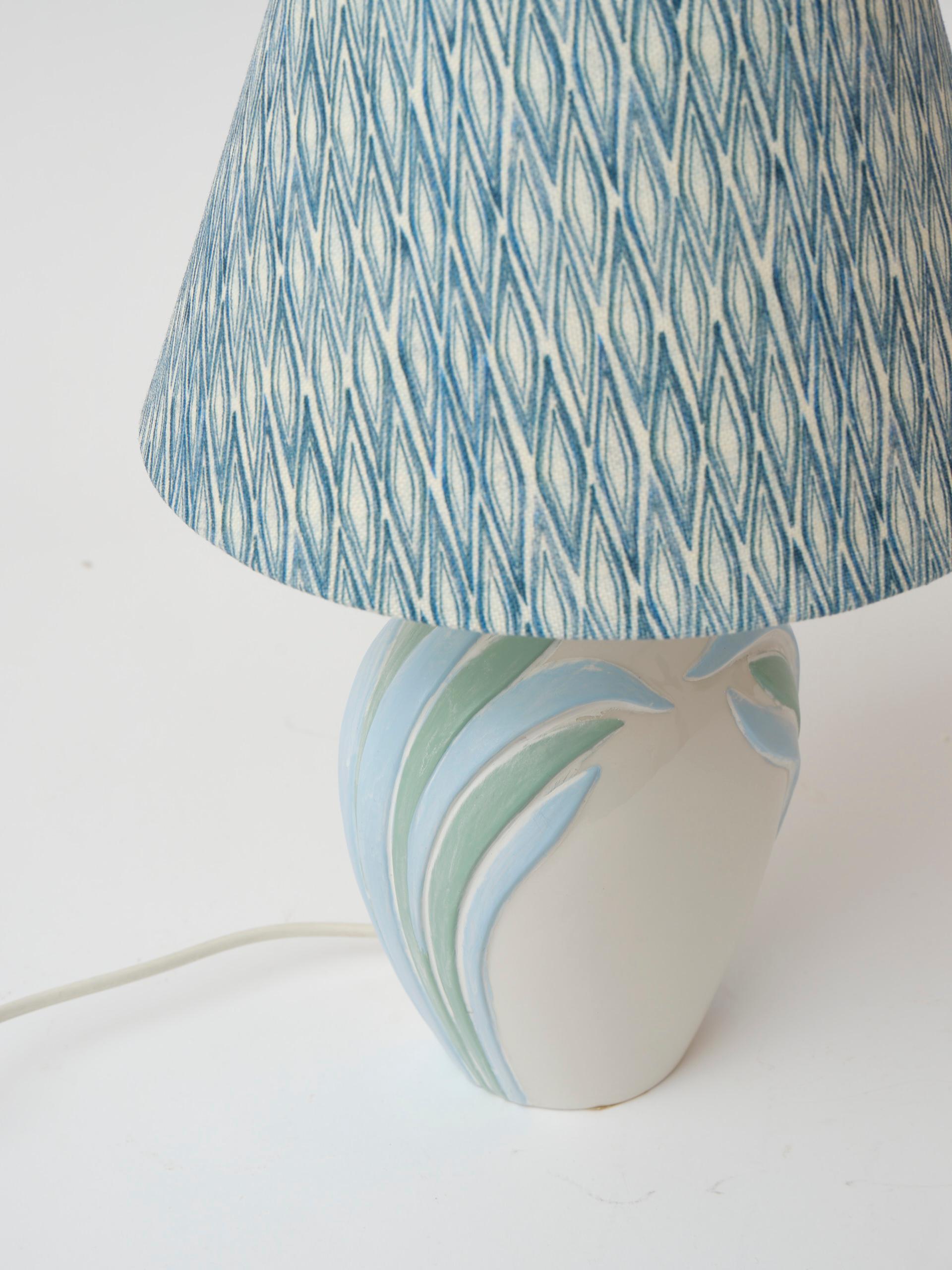 Porcelain Italian 1980s table lamp with botanical decoration in soft blue and green For Sale