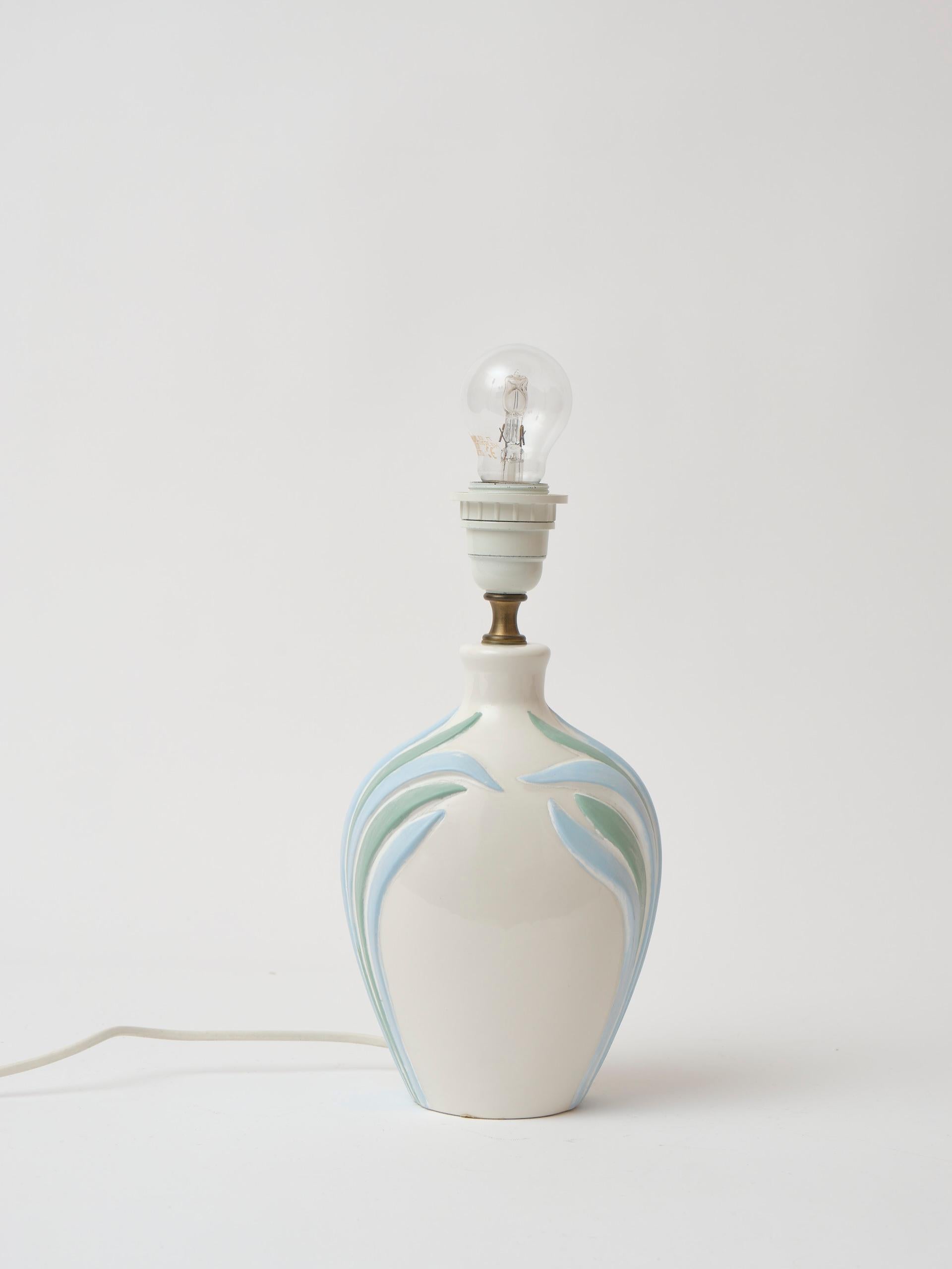 Italian 1980s table lamp with botanical decoration in soft blue and green For Sale 2