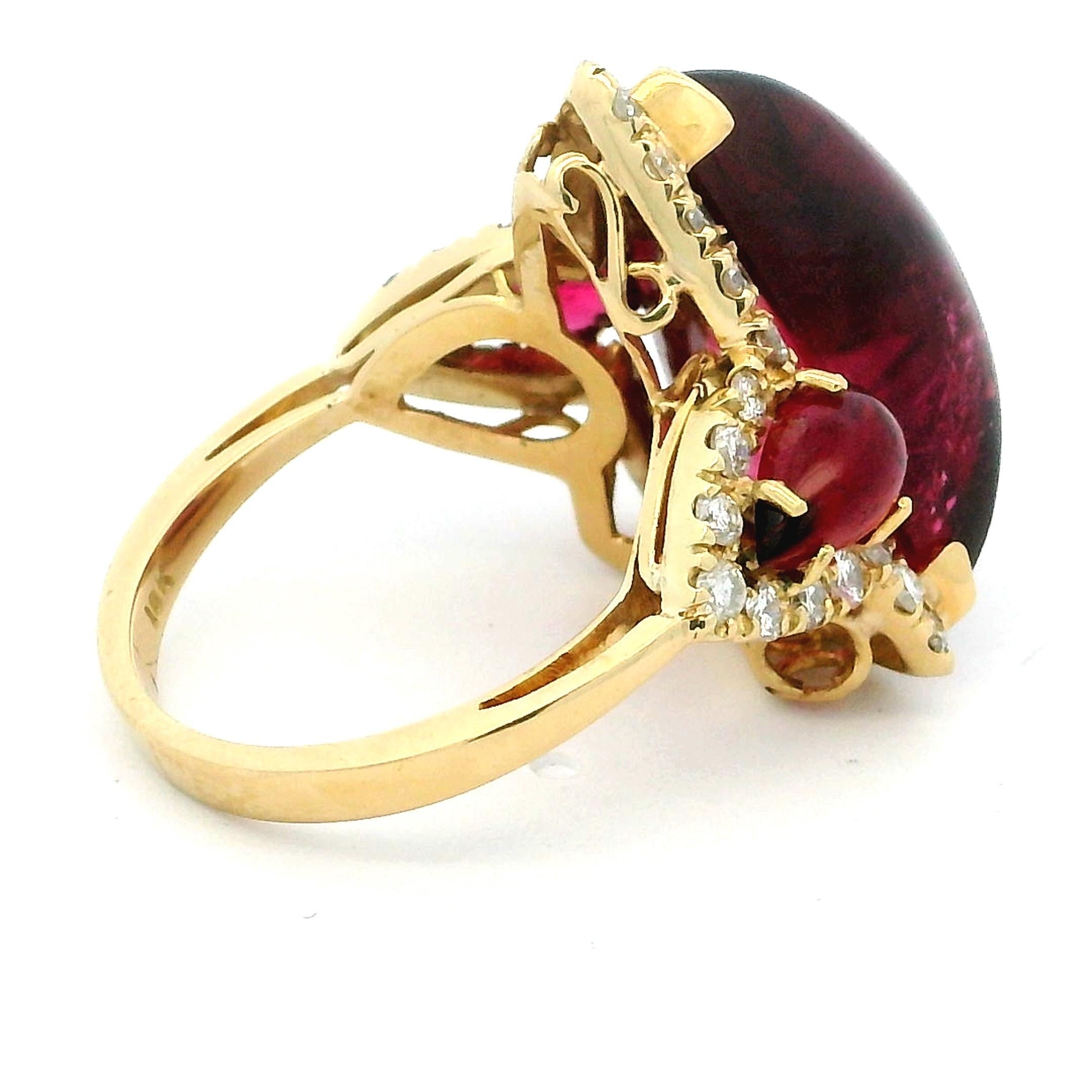 Italian 1990s 18K Gold Tourmaline Cabochon and Diamond Ring For Sale 5