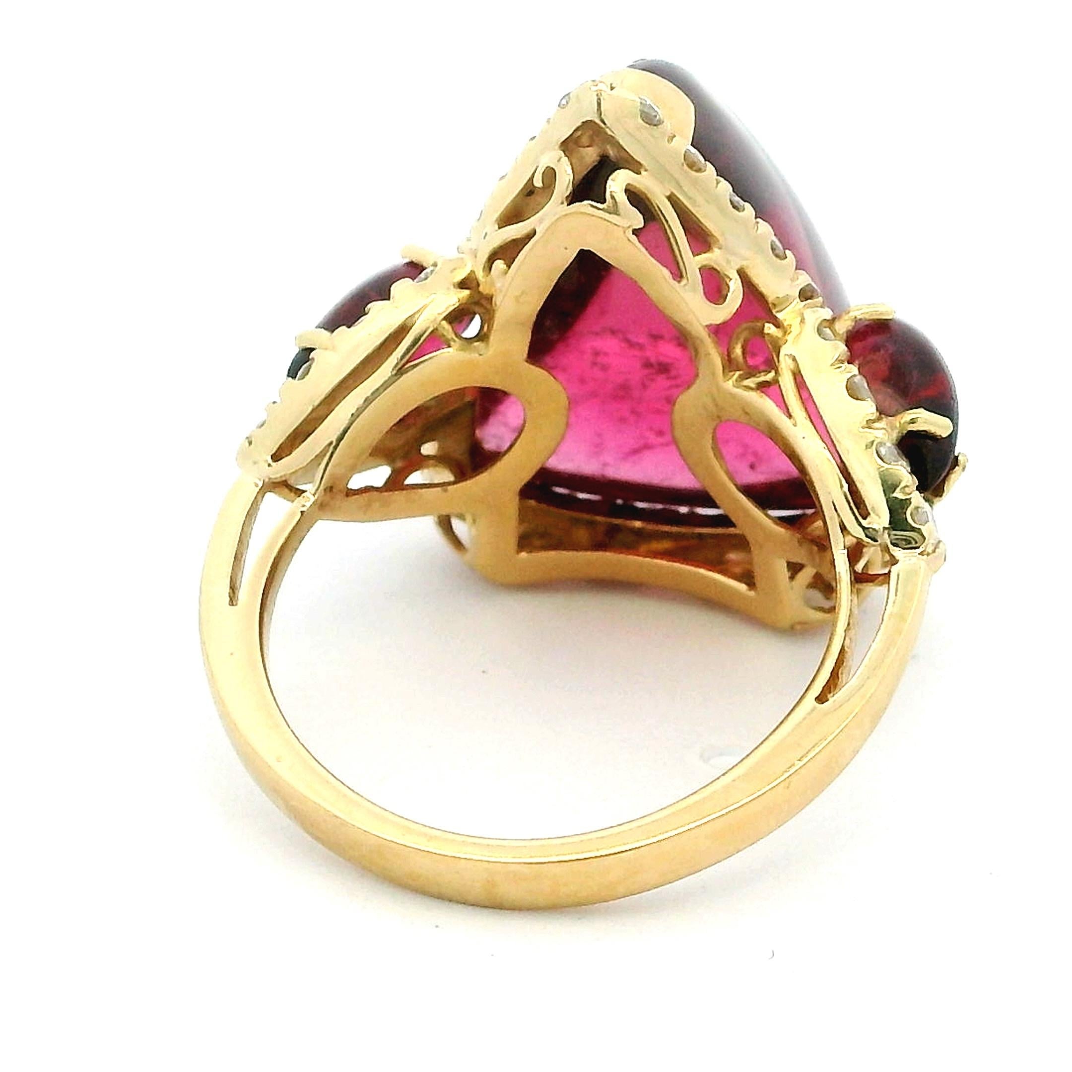 Italian 1990s 18K Gold Tourmaline Cabochon and Diamond Ring For Sale 6