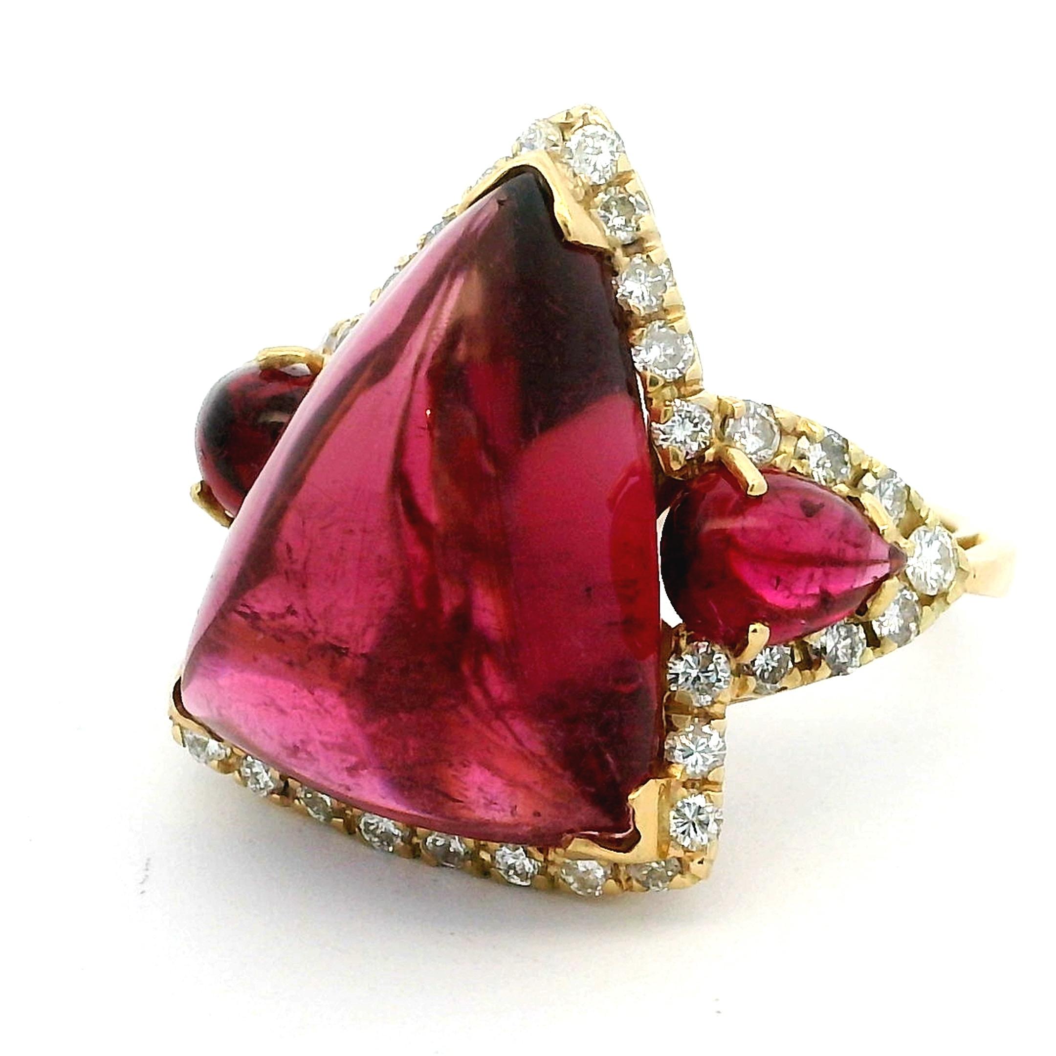 Italian 1990s 18K Gold Tourmaline Cabochon and Diamond Ring For Sale 11