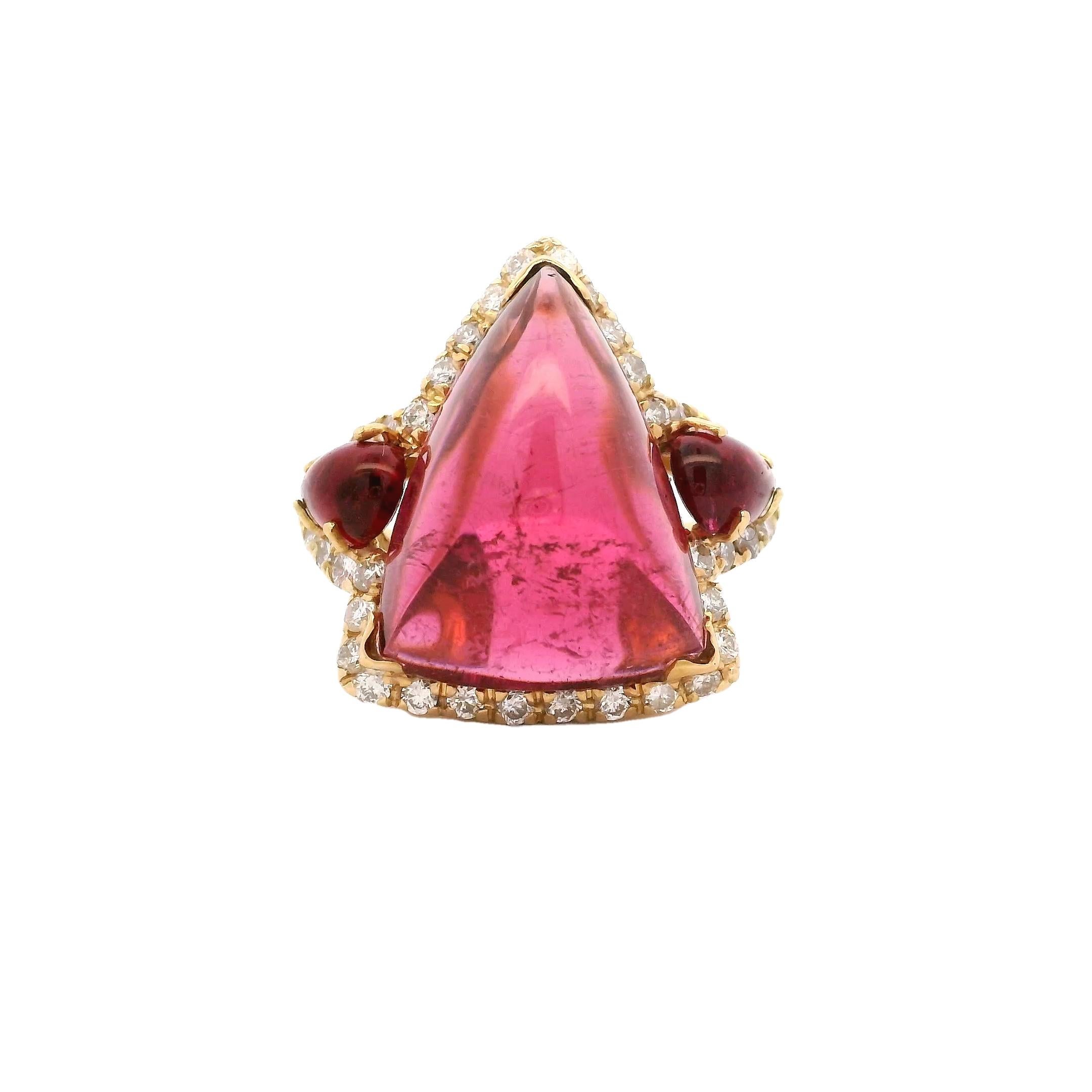 Contemporary Italian 1990s 18K Gold Tourmaline Cabochon and Diamond Ring For Sale