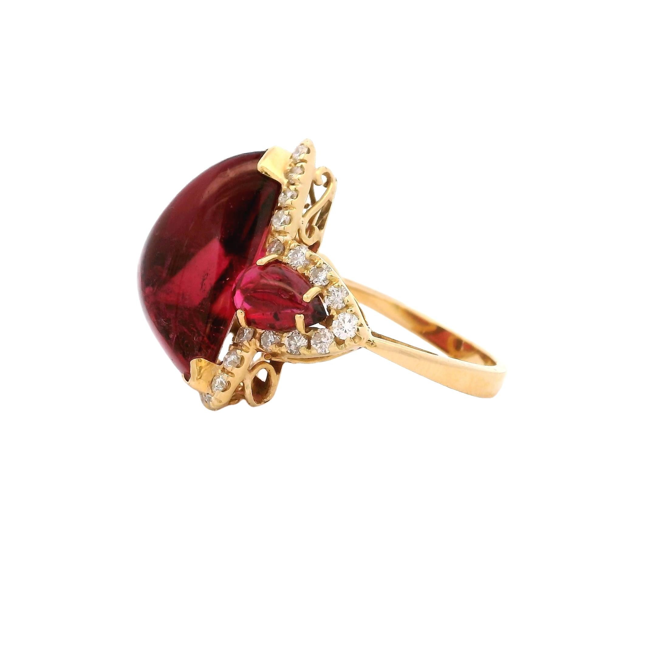 Italian 1990s 18K Gold Tourmaline Cabochon and Diamond Ring For Sale 1