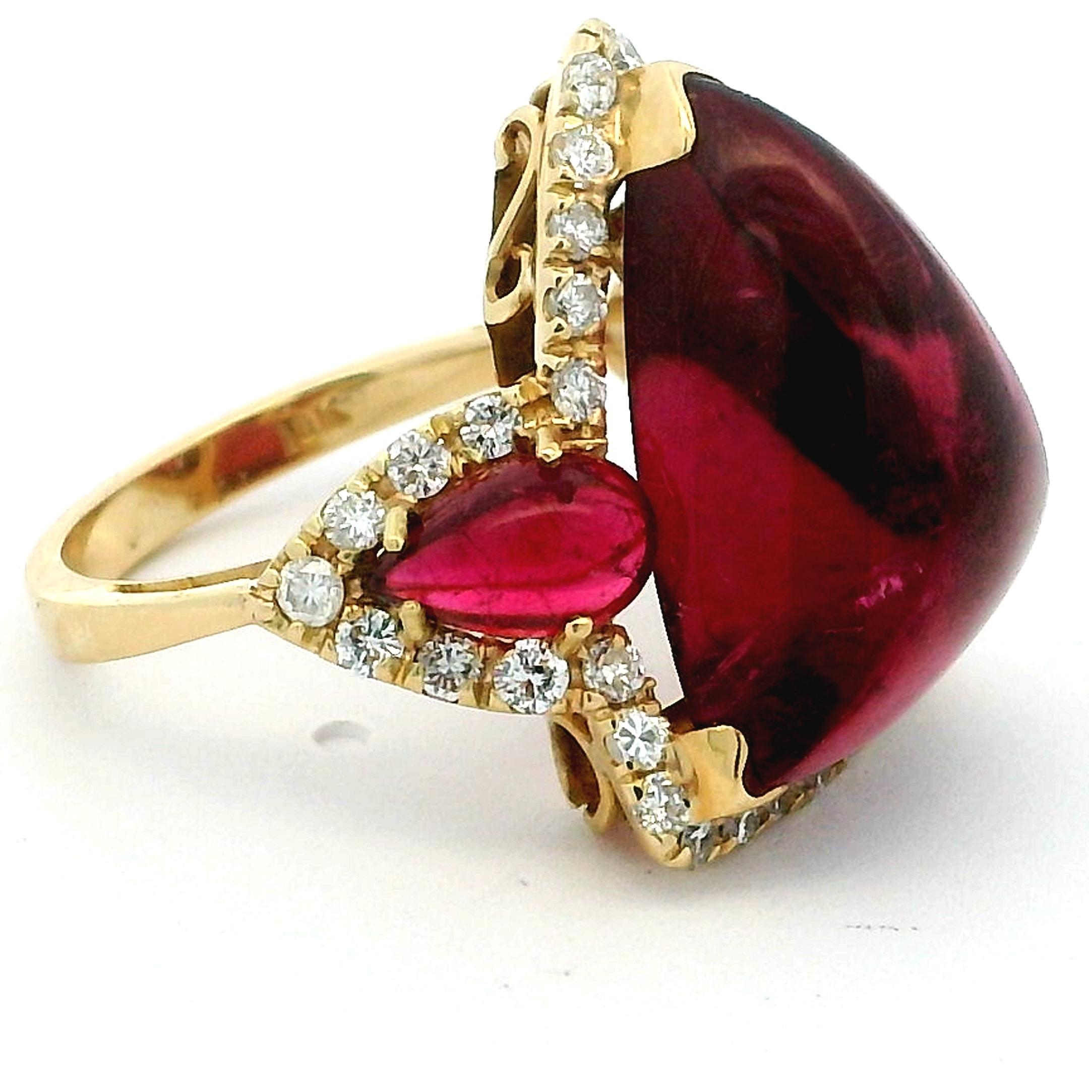 Italian 1990s 18K Gold Tourmaline Cabochon and Diamond Ring For Sale 2