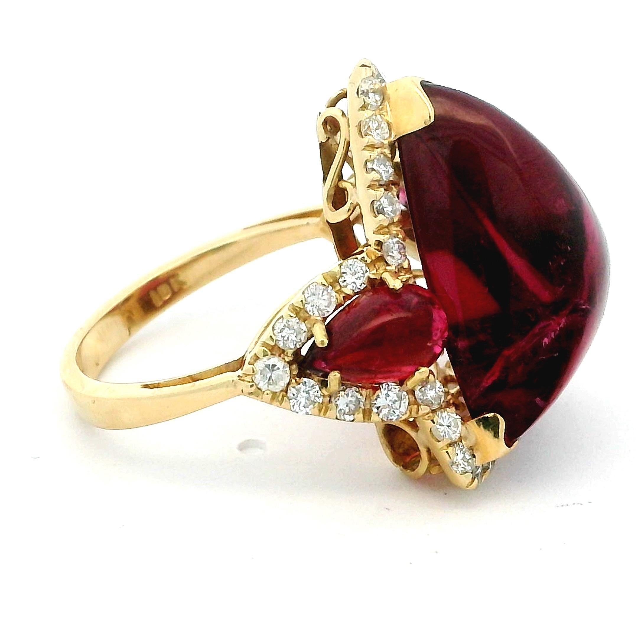 Italian 1990s 18K Gold Tourmaline Cabochon and Diamond Ring For Sale 4