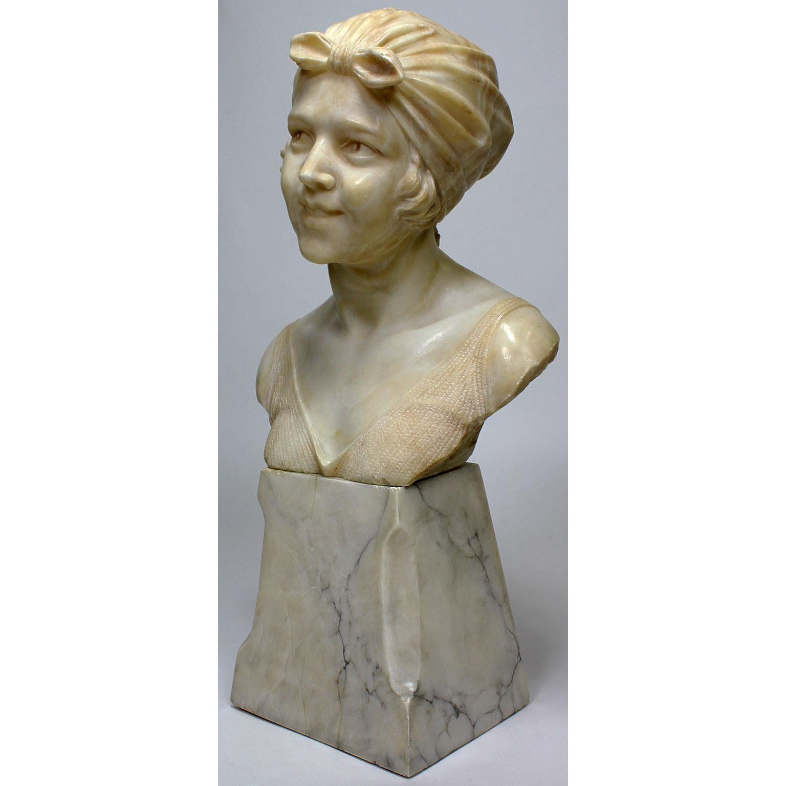 Belle Époque  Buste en albâtre sculpté d'une jeune fille avec un bandana, Italie 19ème-20ème siècle en vente