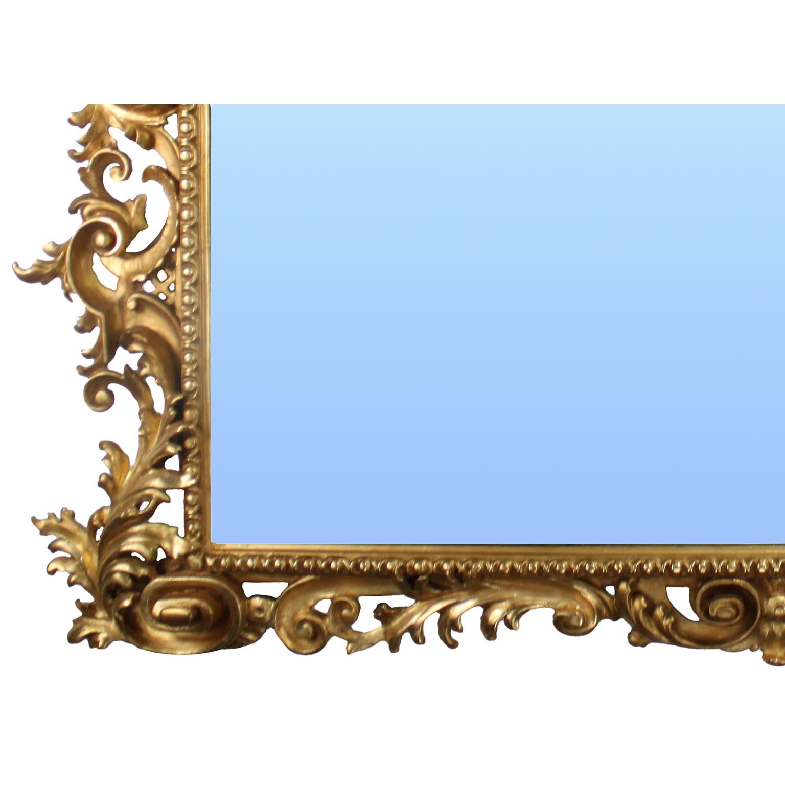 Début du 20ème siècle Cadre de miroir italien de style rococo florentin en bois sculpté et doré du 19e-20e siècle en vente