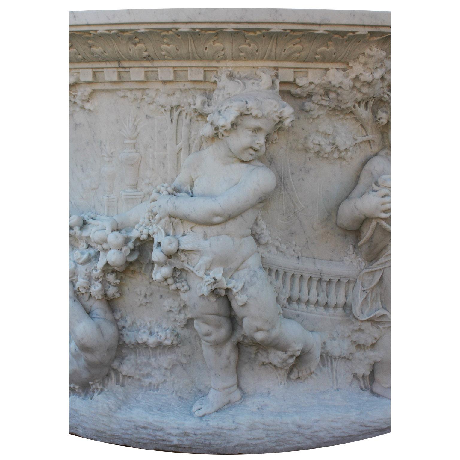 Italian 19th-20th Century Whimsical White Marble Wishing Wellhead with Children For Sale 1