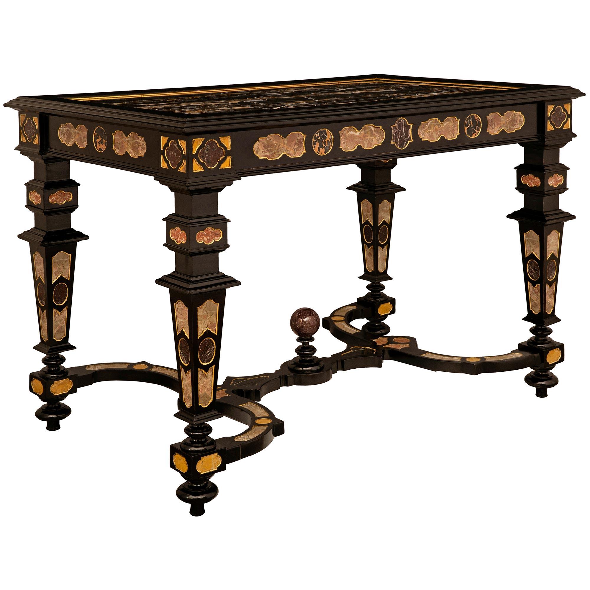 Baroque A.I.C.. Table centrale baroque en bois fruitier ébénisé et marbre Portoro en vente