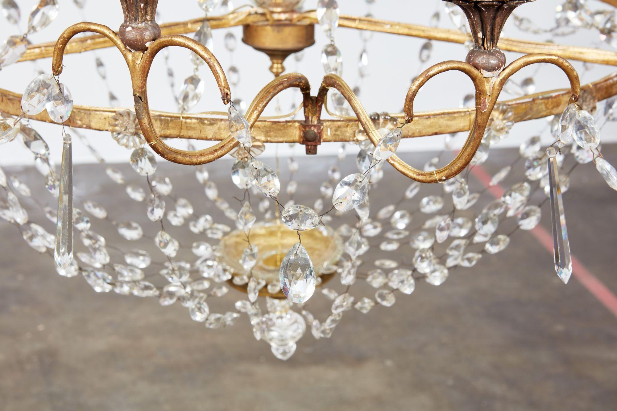 Italiano Inizio del XIX secolo. Lampadario in cristallo e dorato in vendita 4