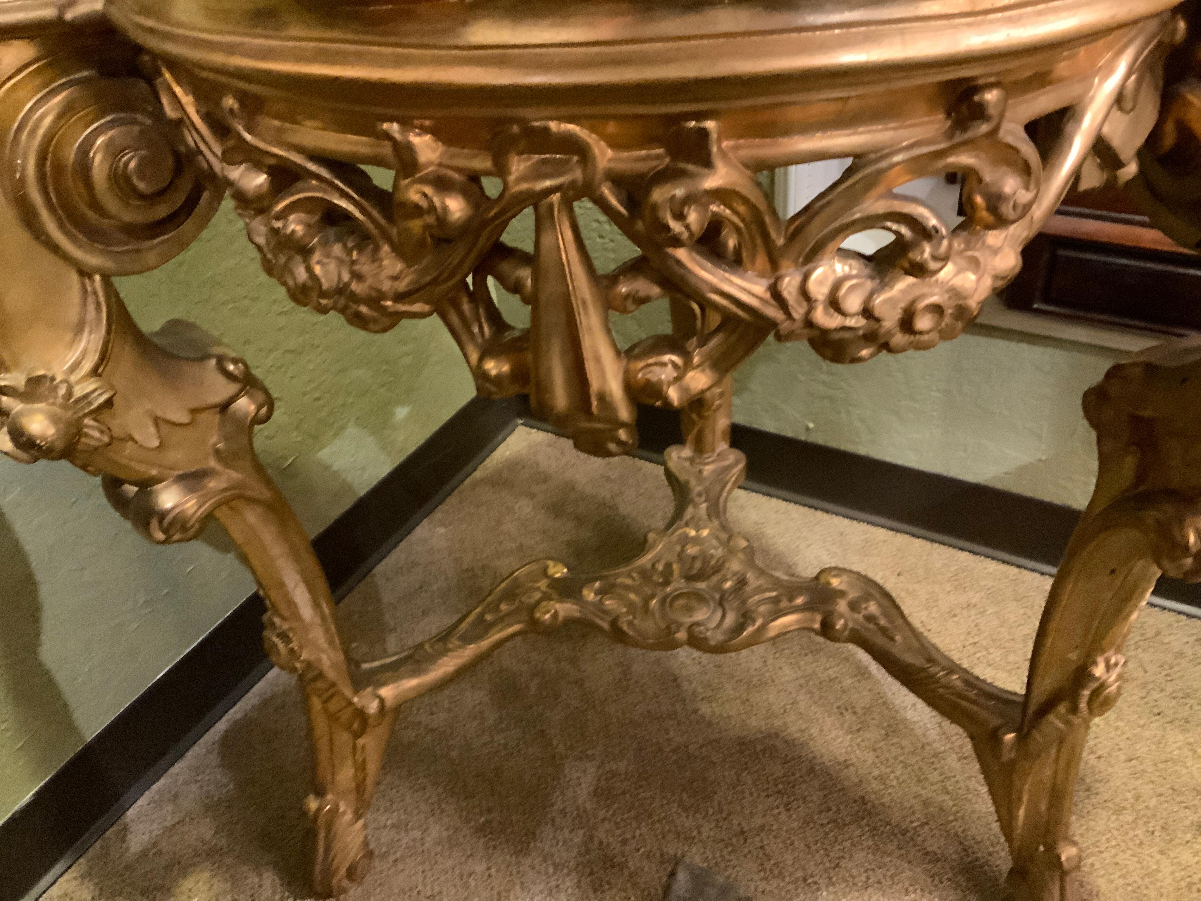 XIXe siècle Piédestal d'angle italien en bois doré du 19ème siècle en vente