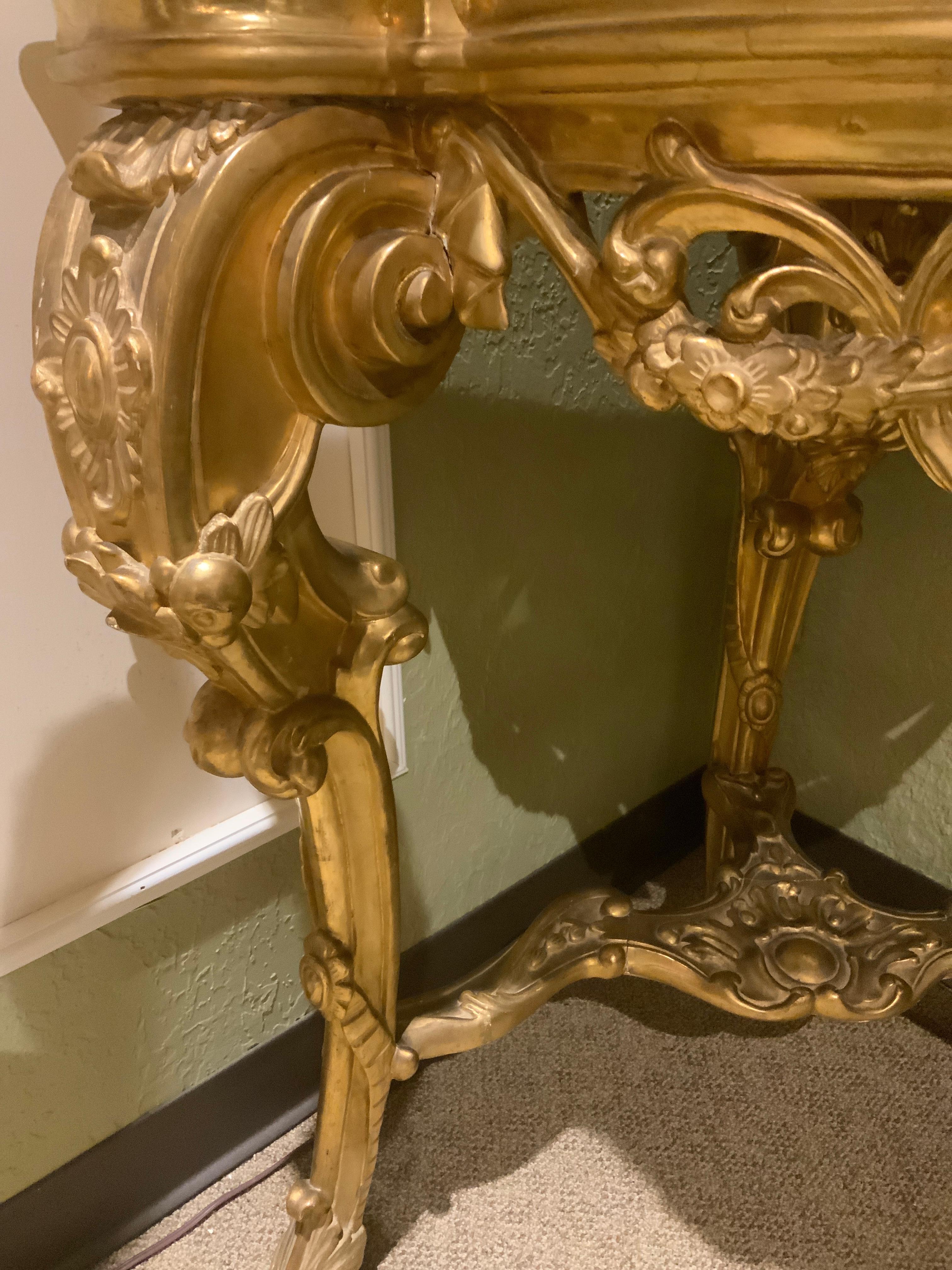 Italienische Ecksockel aus Giltwood, 19. Jahrhundert, Paar (Louis XV.) im Angebot
