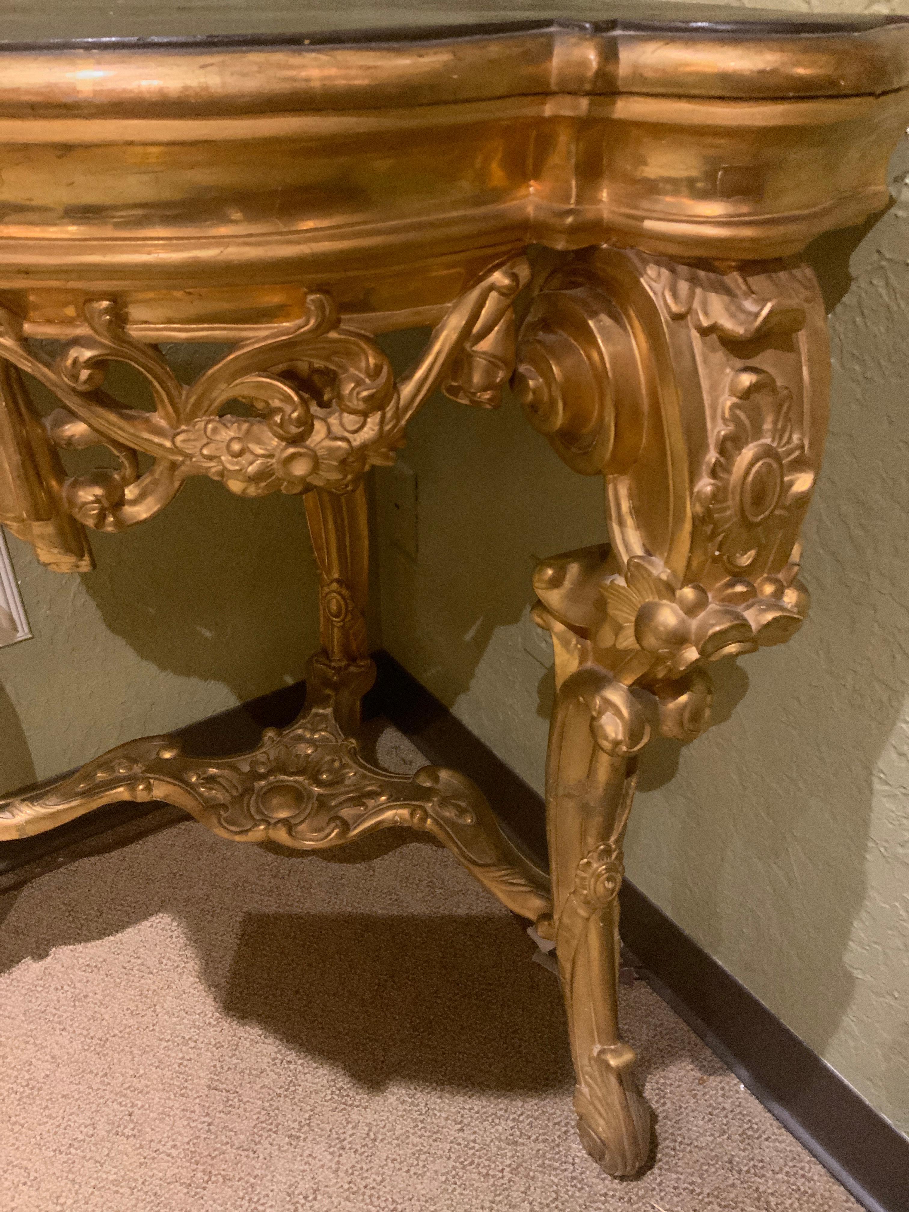Italienische Ecksockel aus Giltwood, 19. Jahrhundert, Paar im Zustand „Hervorragend“ im Angebot in Houston, TX