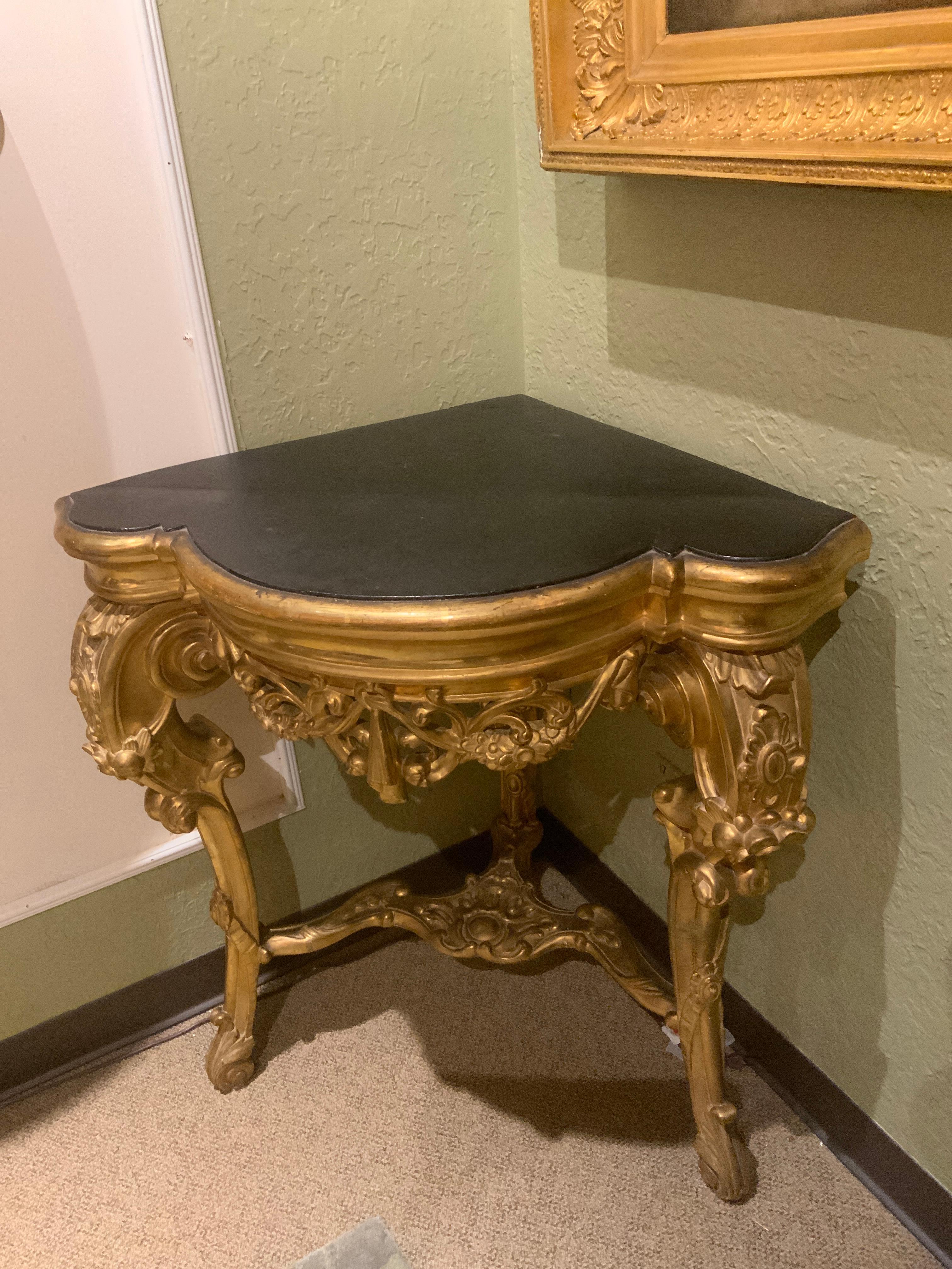 Italienische Ecksockel aus Giltwood, 19. Jahrhundert, Paar im Angebot 1