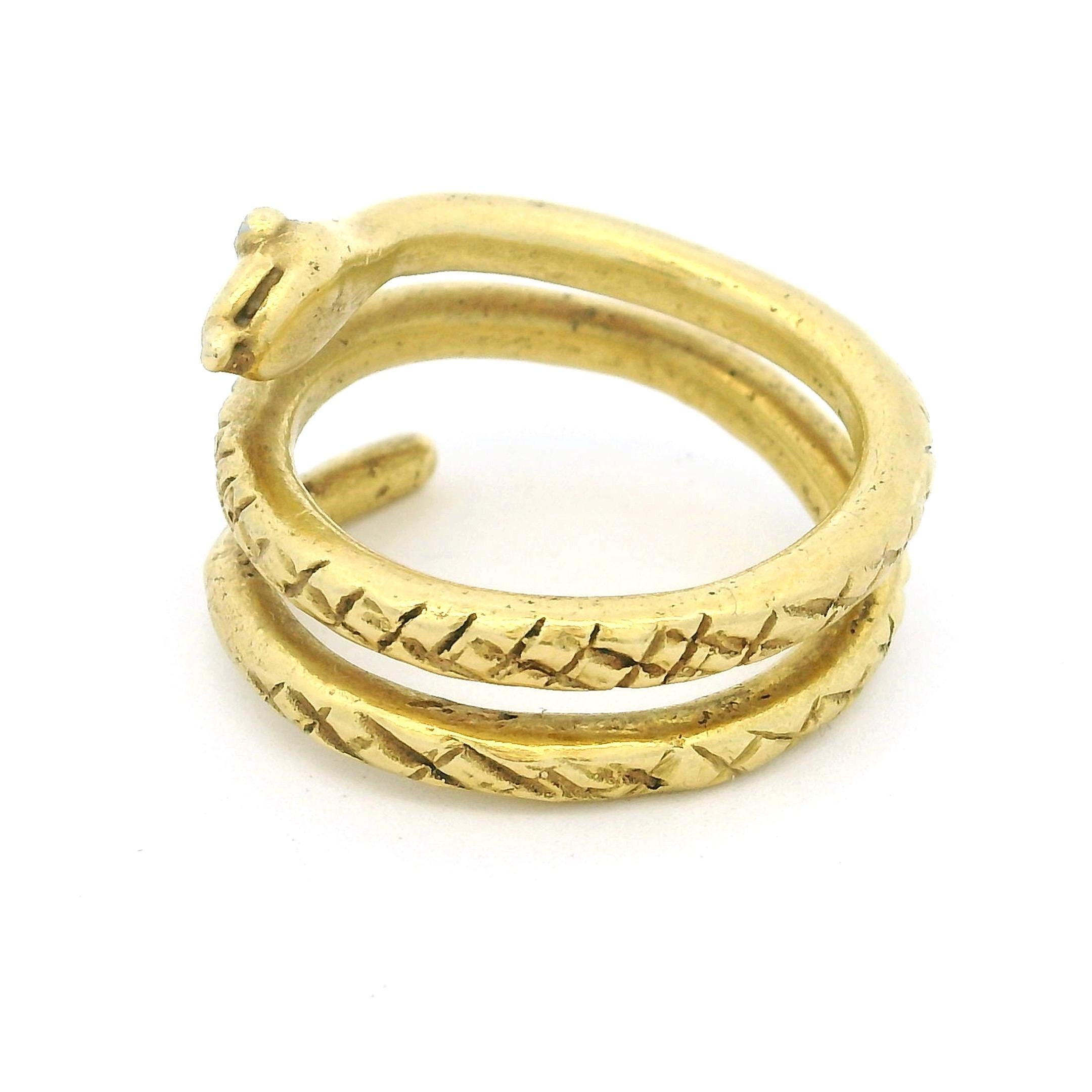 da uomo o donna Anello a forma di serpente in oro 18 carati del XIX secolo, revival archeologico, 15,15 grammi in vendita