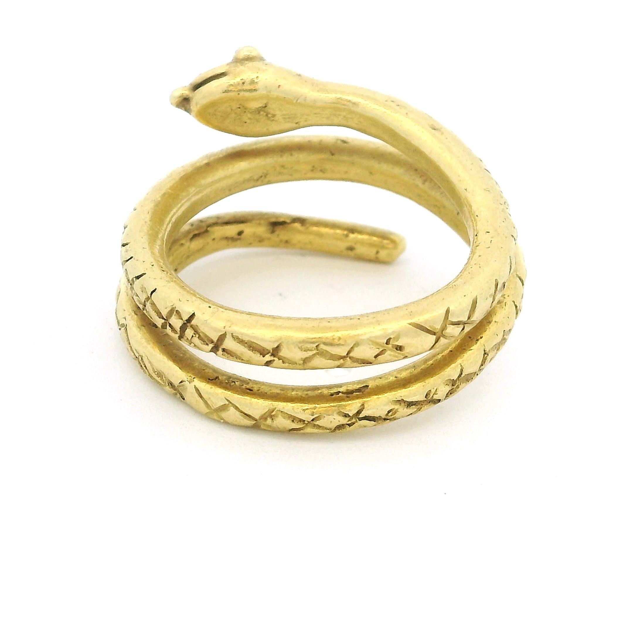 Anello a forma di serpente in oro 18 carati del XIX secolo, revival archeologico, 15,15 grammi in vendita 1