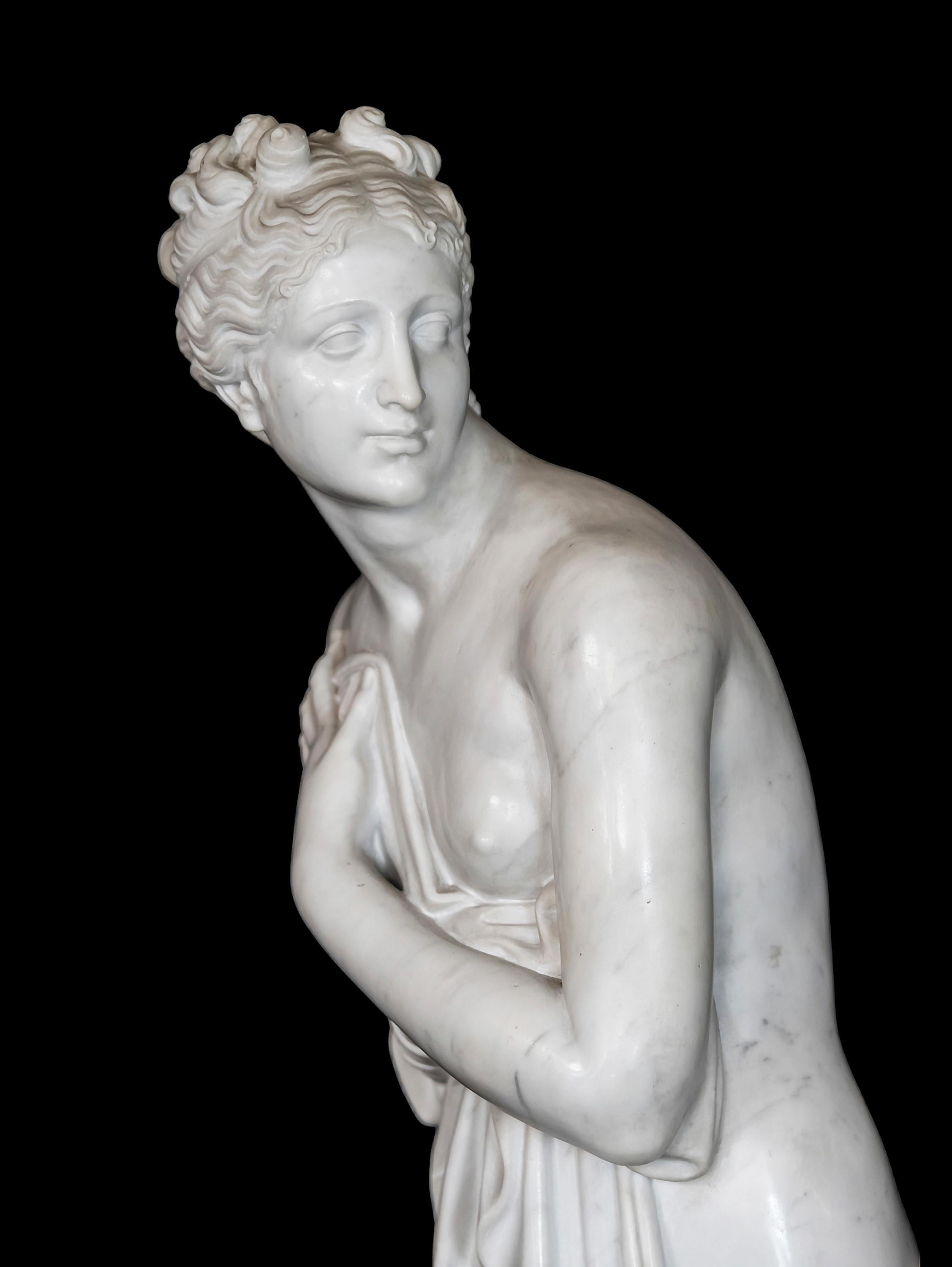 Fait main Sculpture italienne du 19ème siècle en marbre de Carrare représentant Vénus d'après Antonio Canova en vente