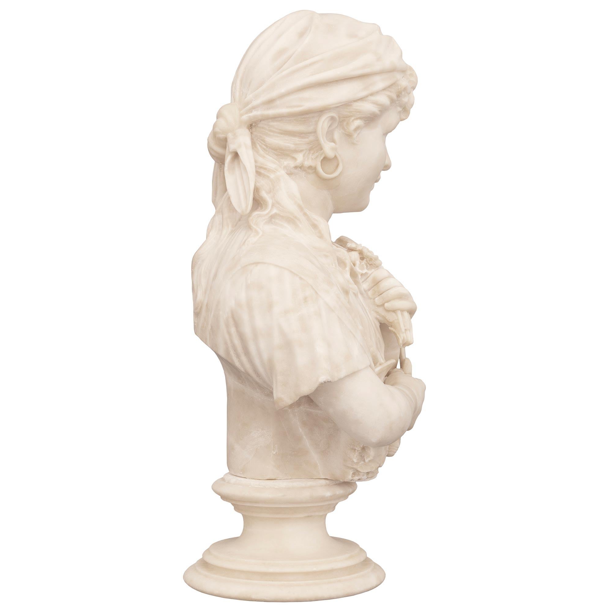 Busto in alabastro del XIX secolo e piedistallo coordinato In condizioni buone in vendita a West Palm Beach, FL