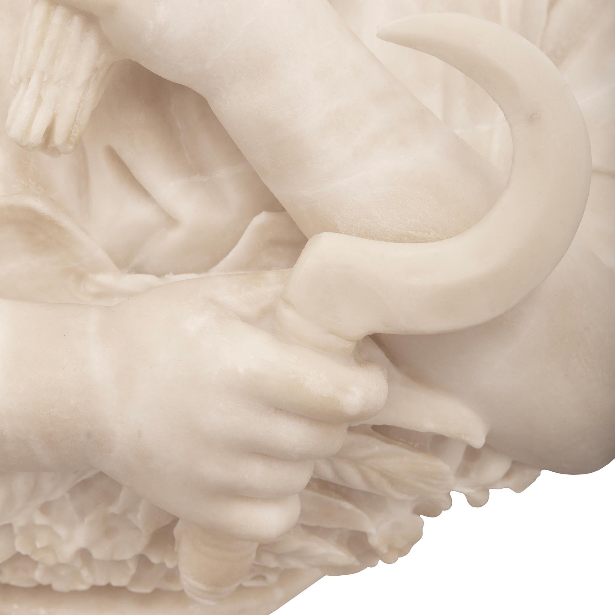 Busto in alabastro del XIX secolo e piedistallo coordinato in vendita 3