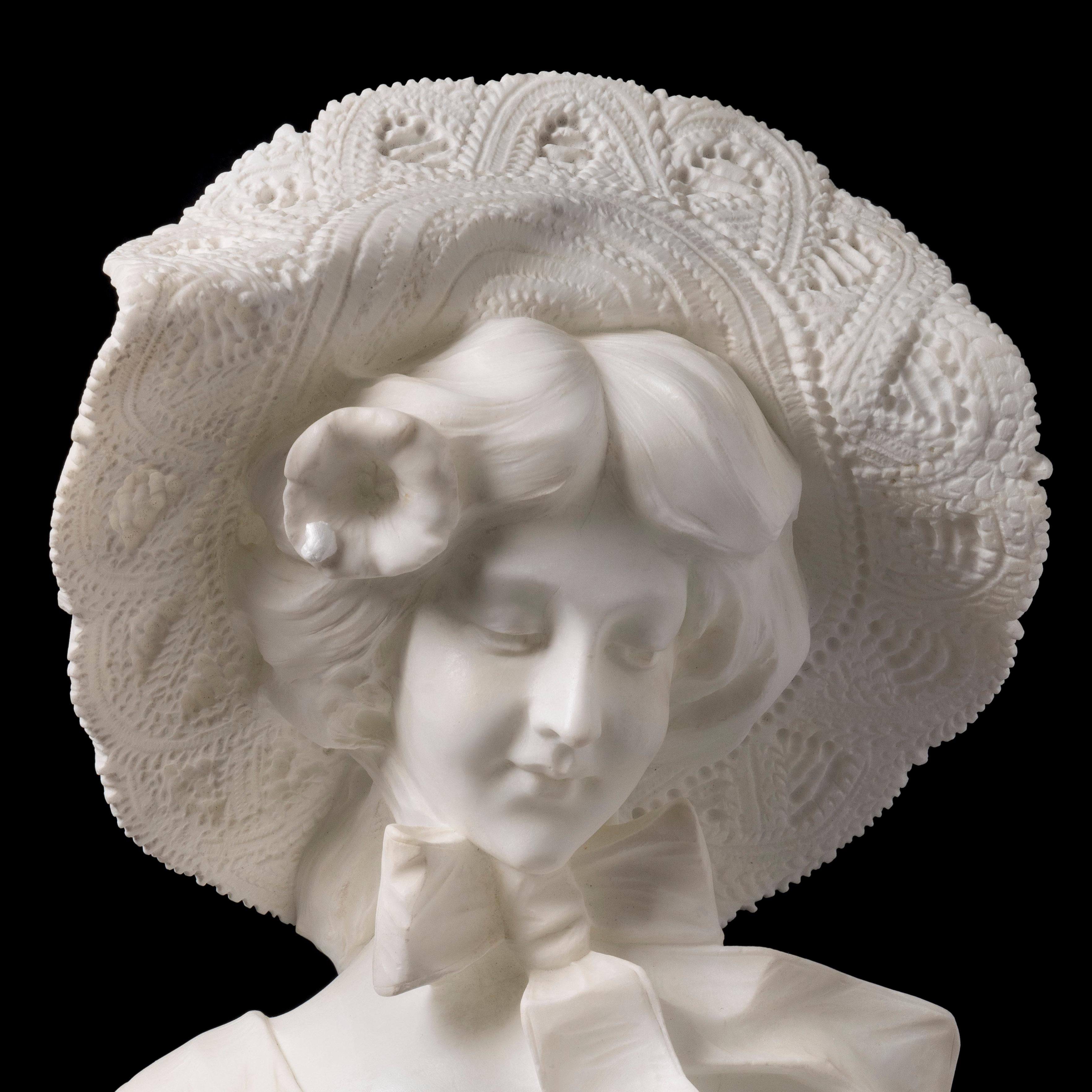 20ième siècle Buste italien en albâtre du 19ème siècle représentant une femme élégante par Adolfo Cipriani en vente