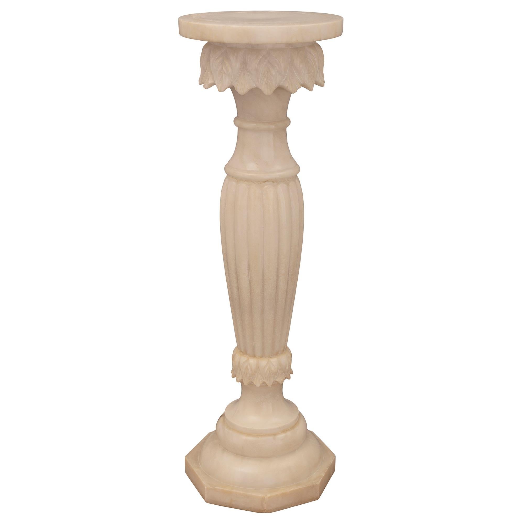 Italian 19th Century Alabaster Pedestal Column In Good Condition For Sale In West Palm Beach, FL