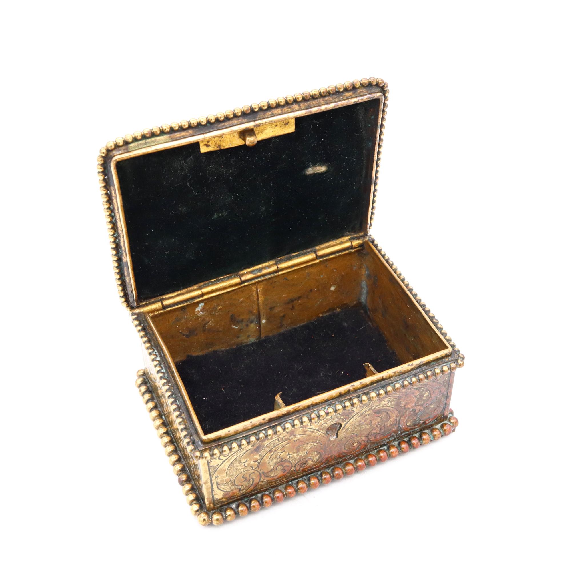 Italian 19th Century Antique Pietra Dura Mosaic Chest Box in Gilt Bronze In Good Condition For Sale In Miami, FL