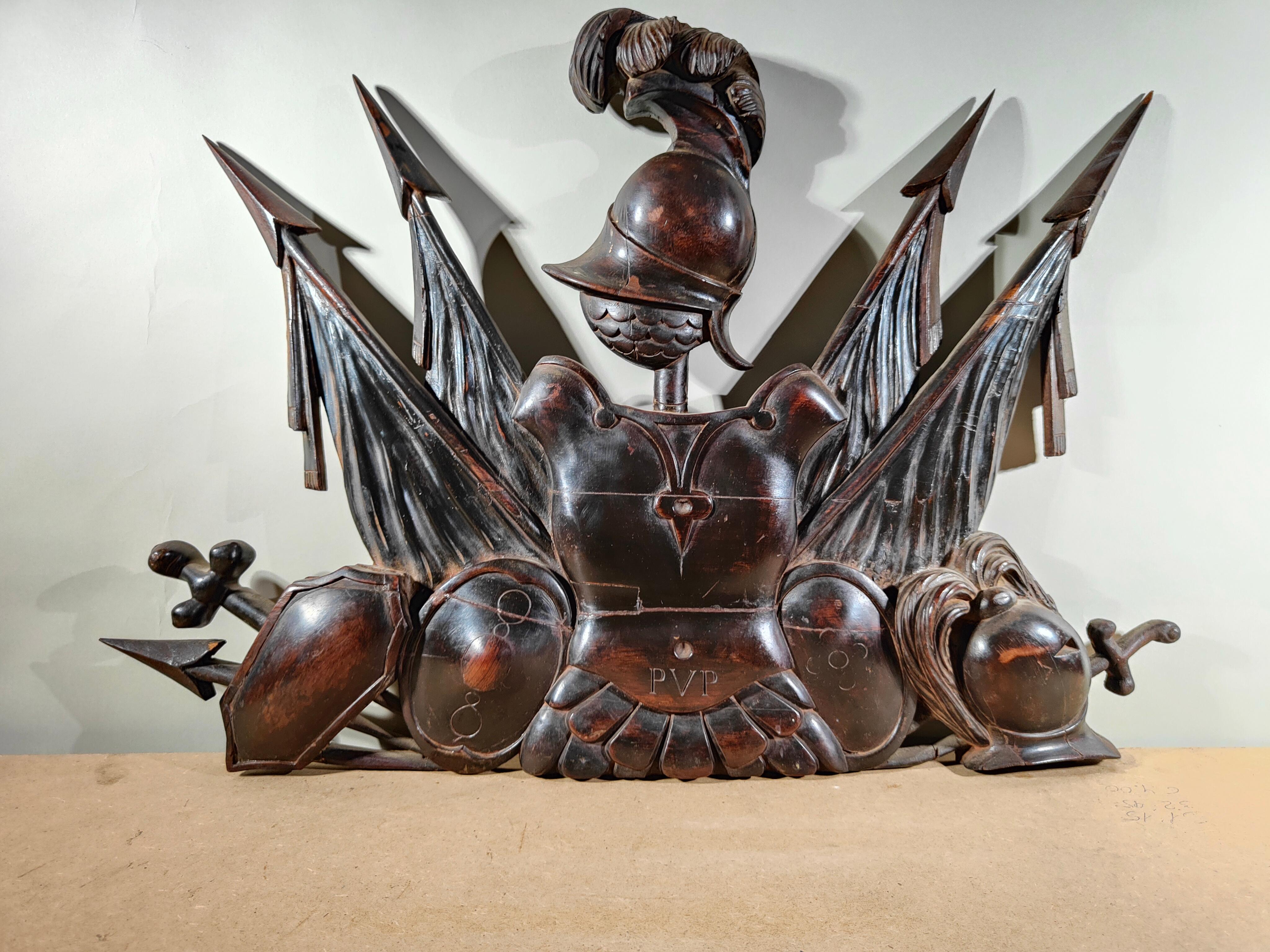 Italian 19th Century Arms Trophy: Exquisite Neoclassical Carved Wooden Masterpie For Sale 2