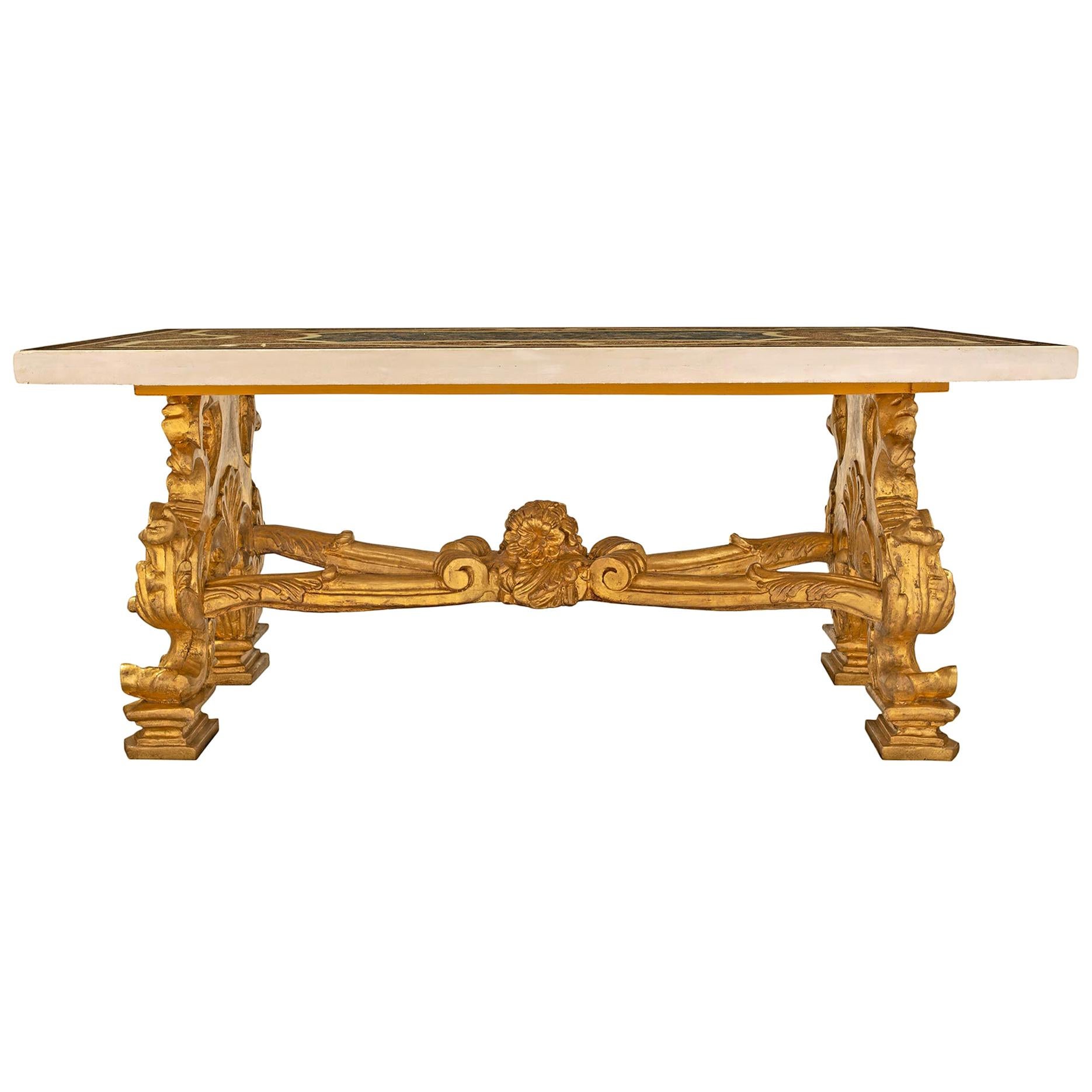 Table basse baroque italienne du 19ème siècle en bois doré et marbre