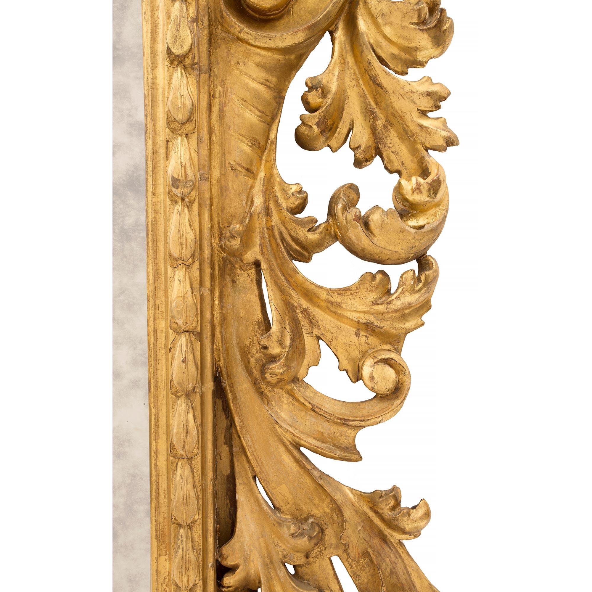 Miroir baroque italien en bois doré du XIXe siècle en vente 1