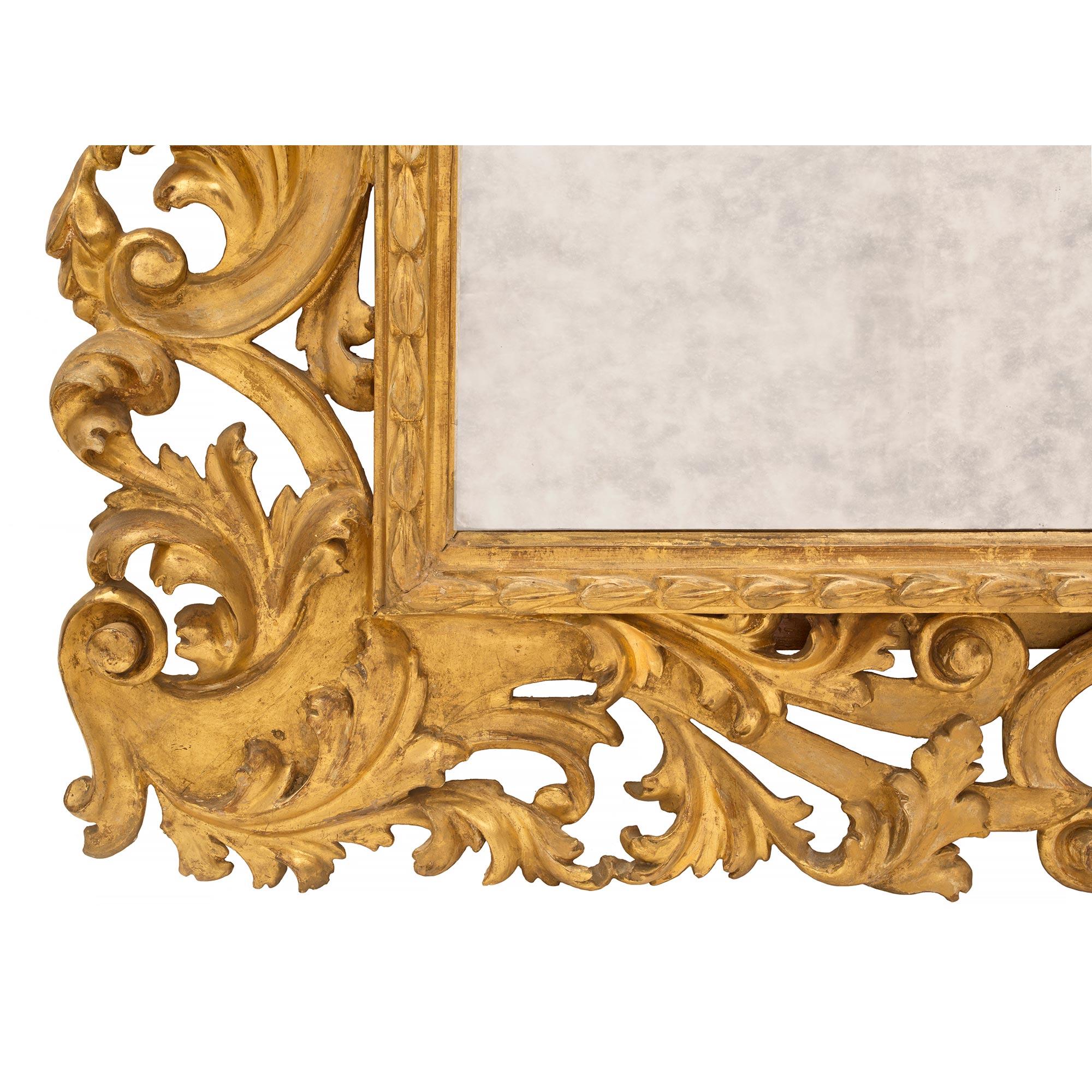 Miroir baroque italien en bois doré du XIXe siècle en vente 3