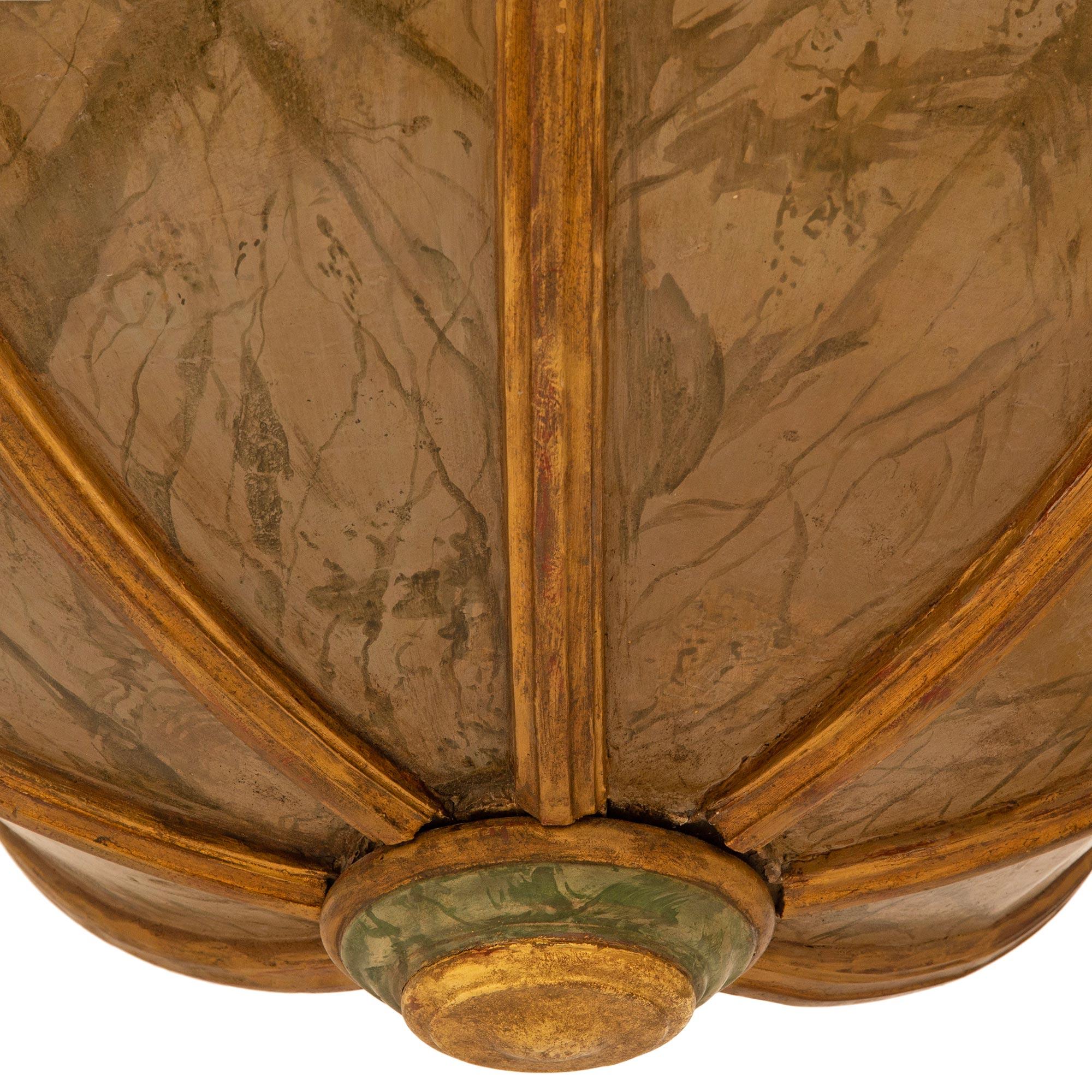 Fer forgé  Lustre baroque italien du 19ème siècle en faux marbre, bois doré et fer. en vente