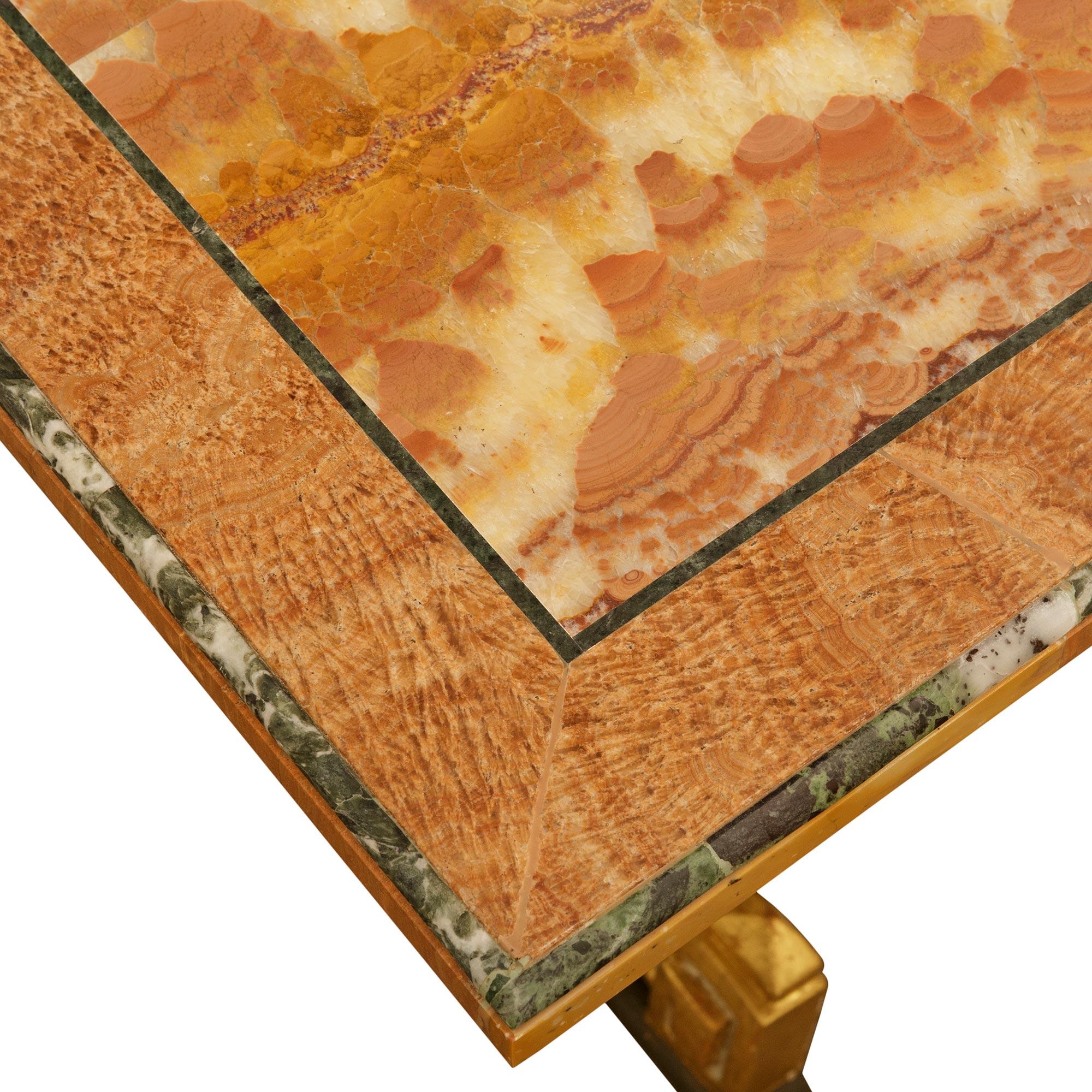 Mesa de centro italiana barroca del siglo XIX de madera dorada y alabastro en Bueno estado para la venta en West Palm Beach, FL