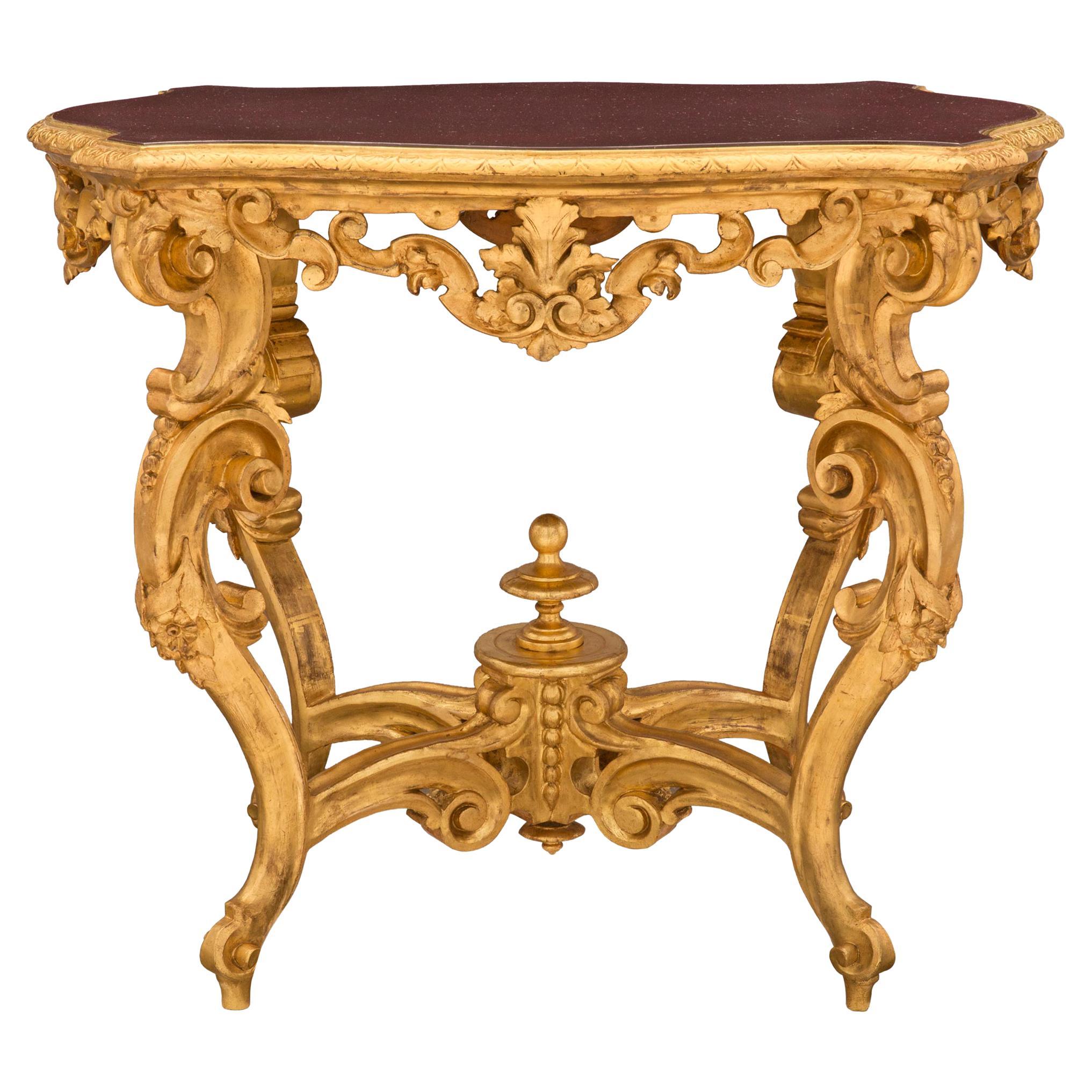 Table centrale baroque italienne du 19ème siècle en bois doré et faux porphyre peint