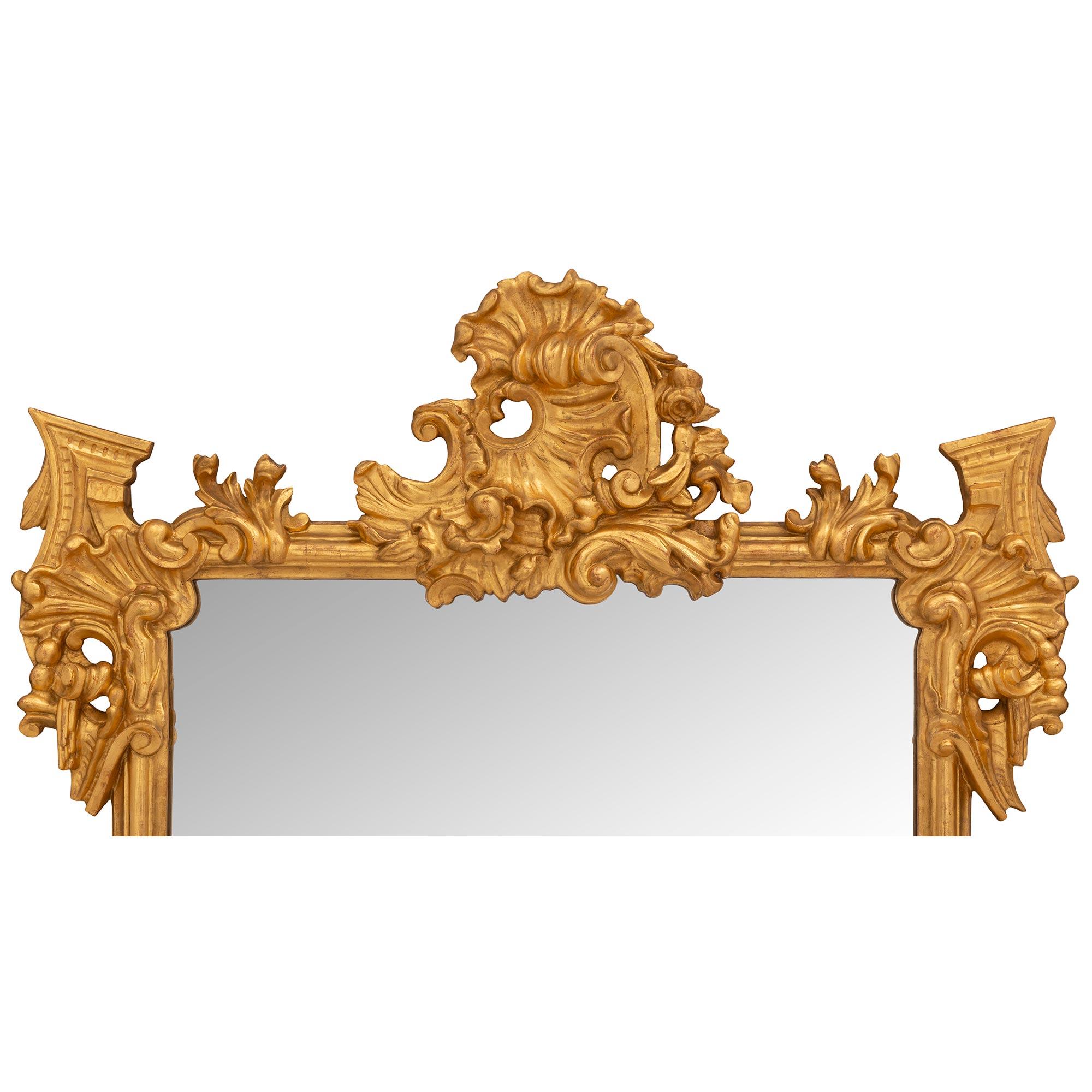 Baroque Miroir baroque italien du 19ème siècle en bois doré en vente
