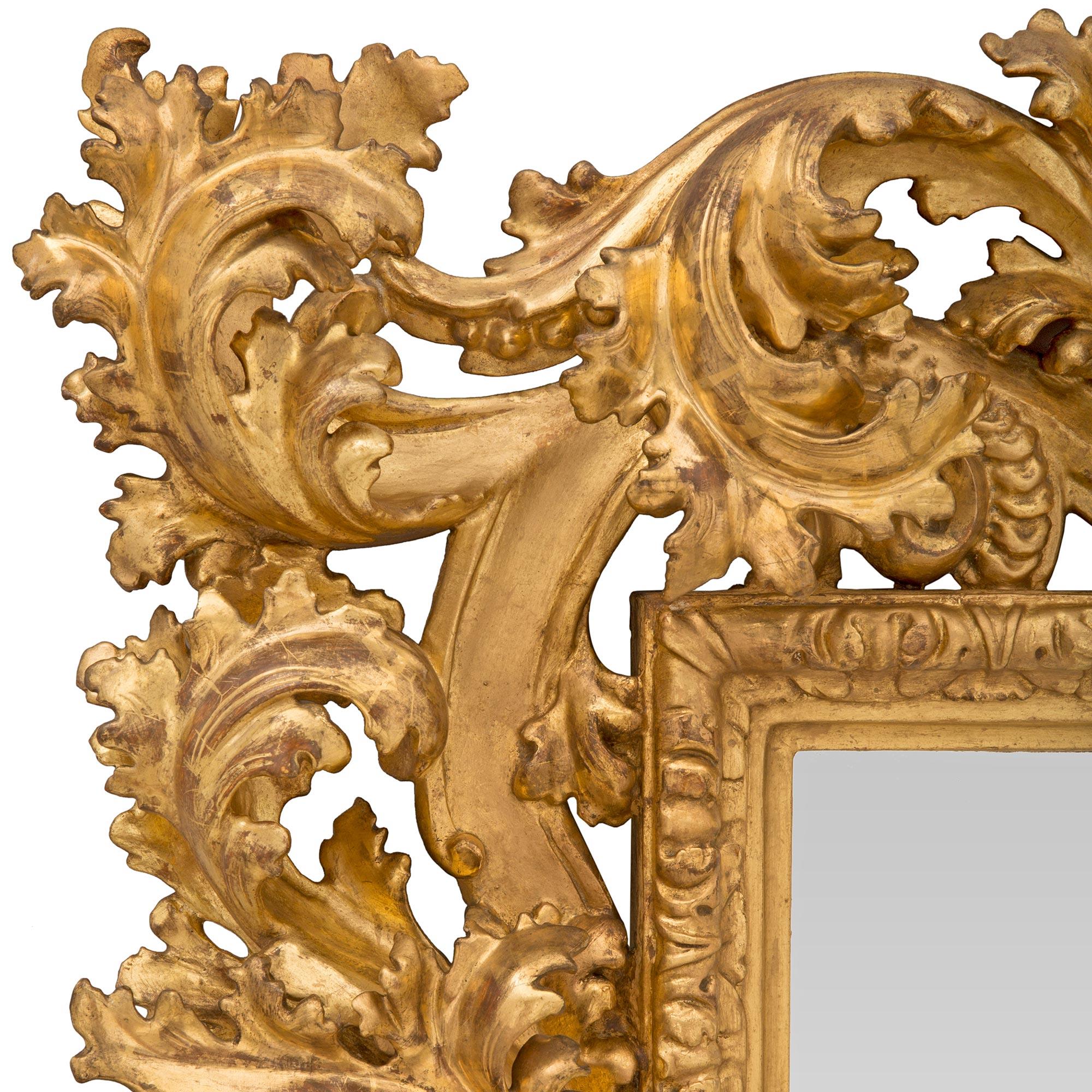 Miroir baroque italien du 19ème siècle en bois doré Bon état - En vente à West Palm Beach, FL