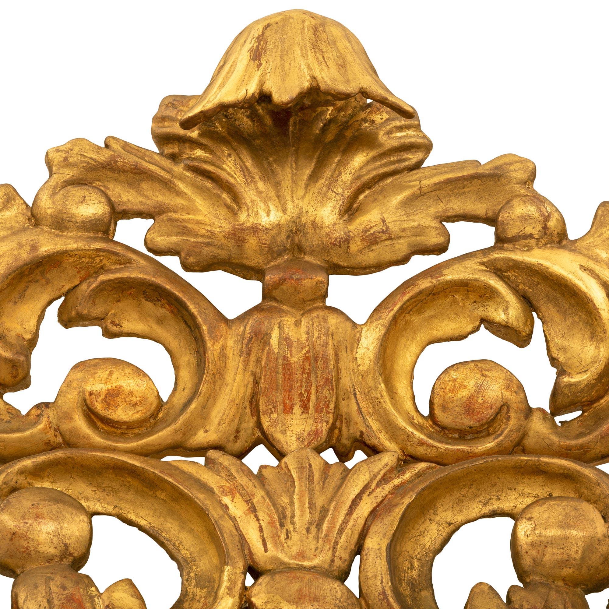 Miroir baroque italien du 19ème siècle en bois doré Bon état - En vente à West Palm Beach, FL
